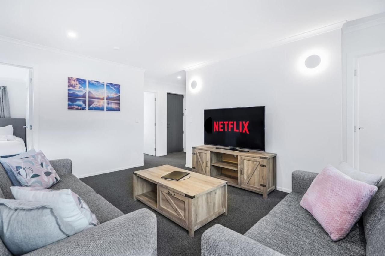 Three-Bedroom House photo 1