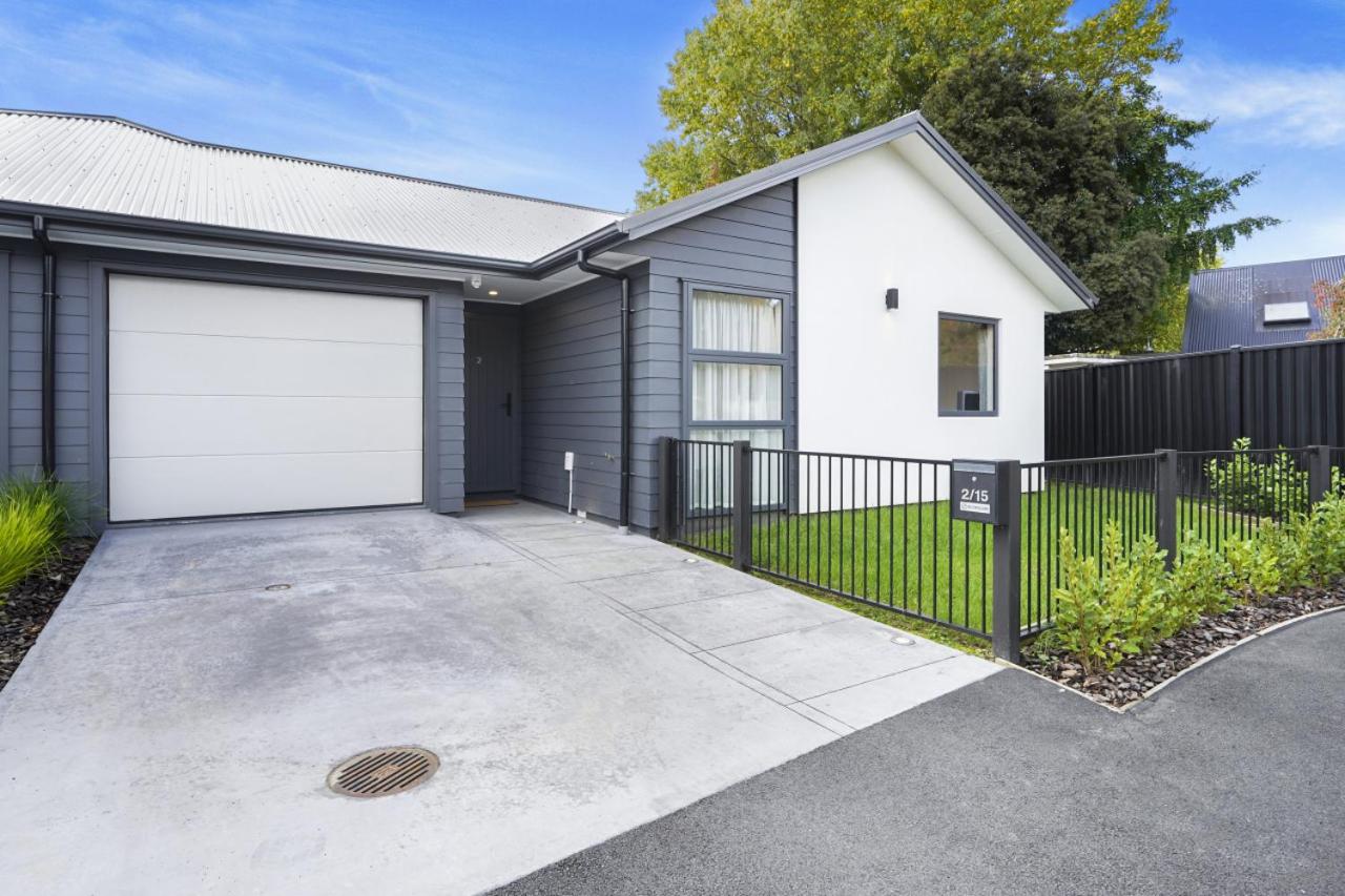 Three-Bedroom House photo 2