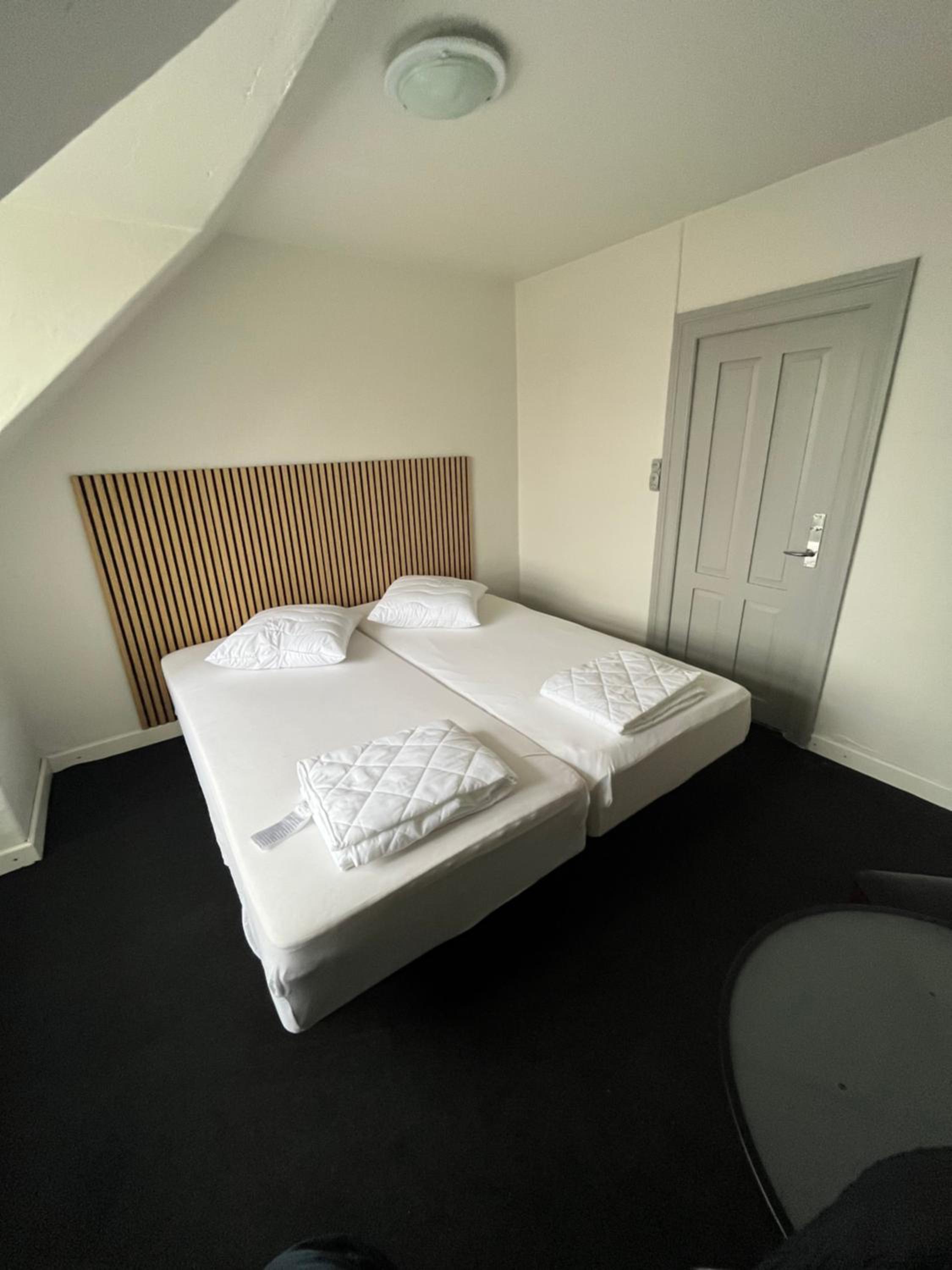 Double Room with Shared Bathroom photo 2