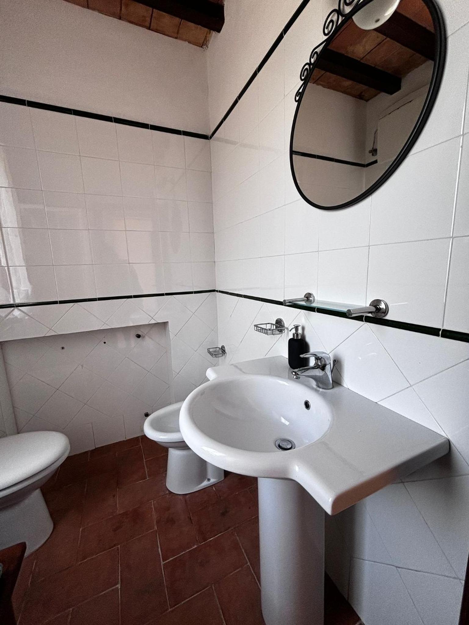 Double Room - Photo 11