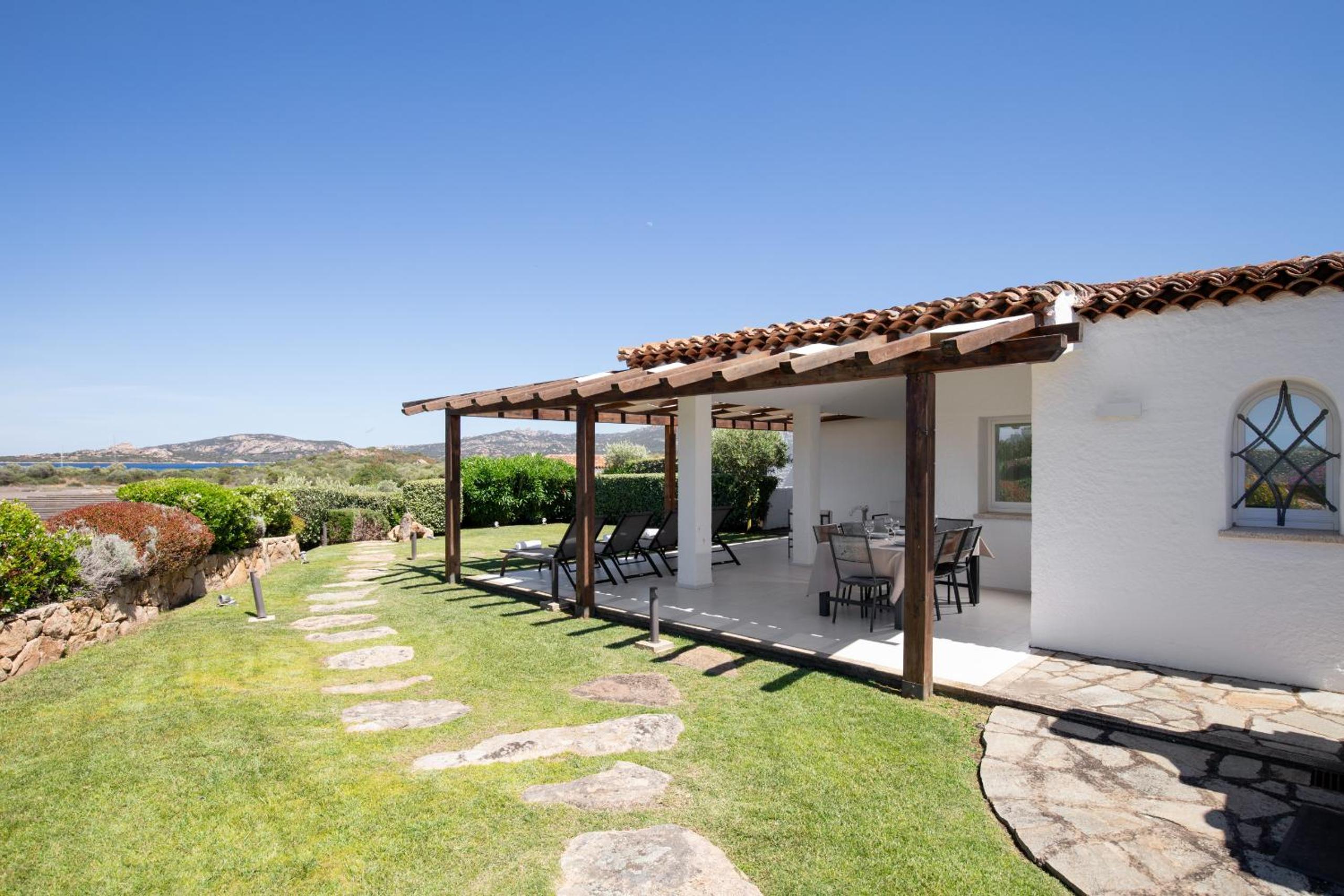 Villa photo 2