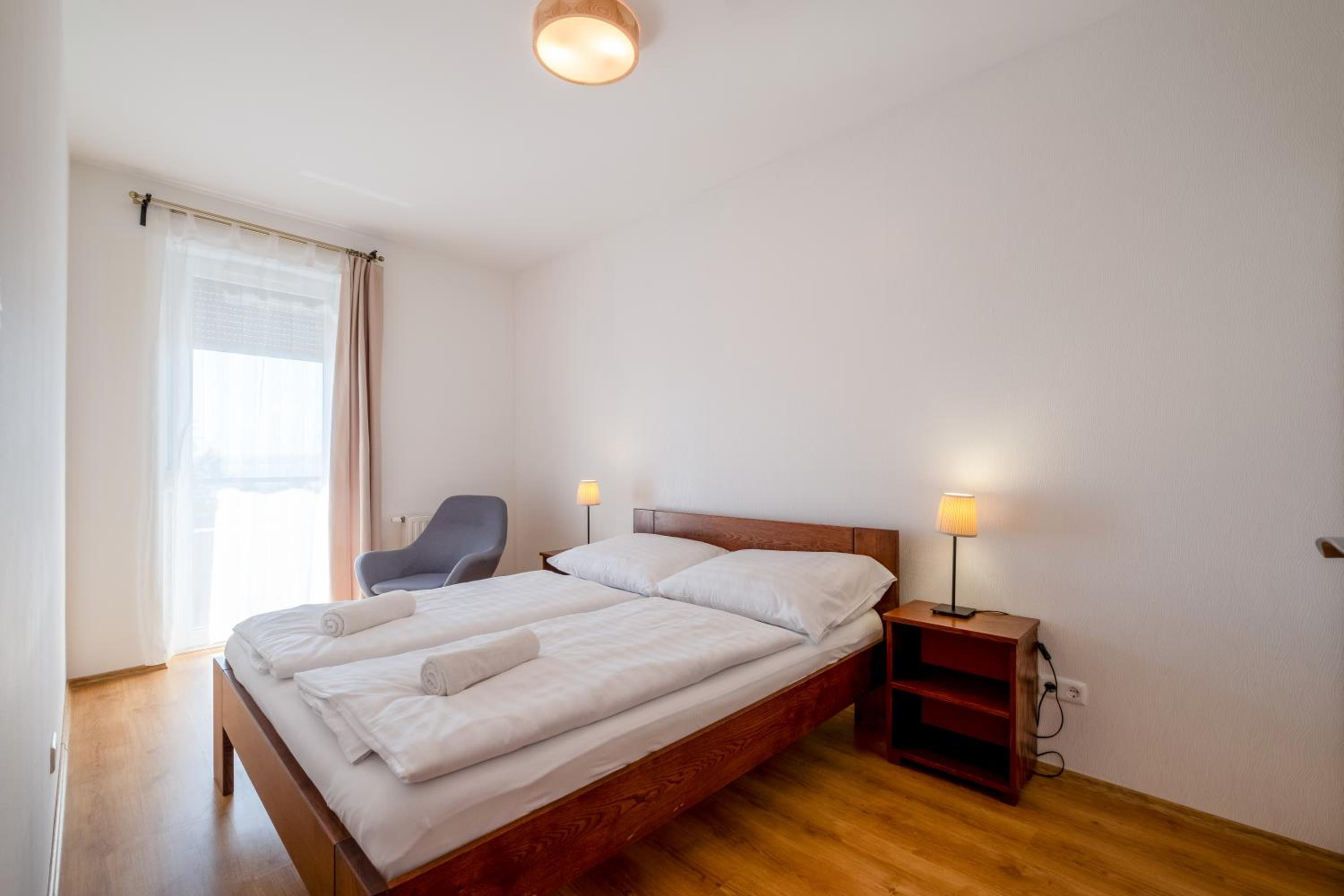 One-Bedroom Apartment with Lake View photo 1