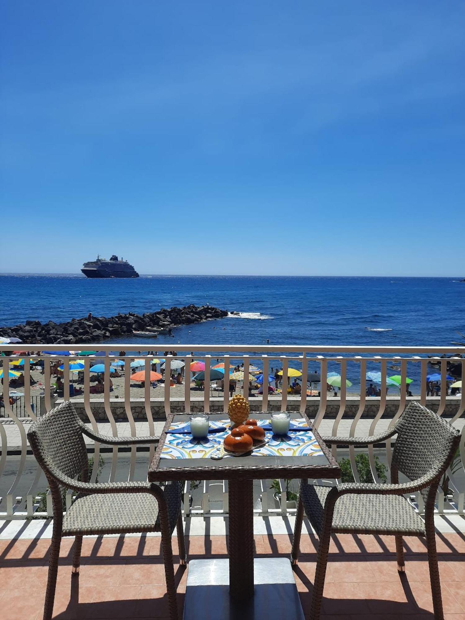 Two-Bedroom Apartment with Terrace and Sea View photo 3