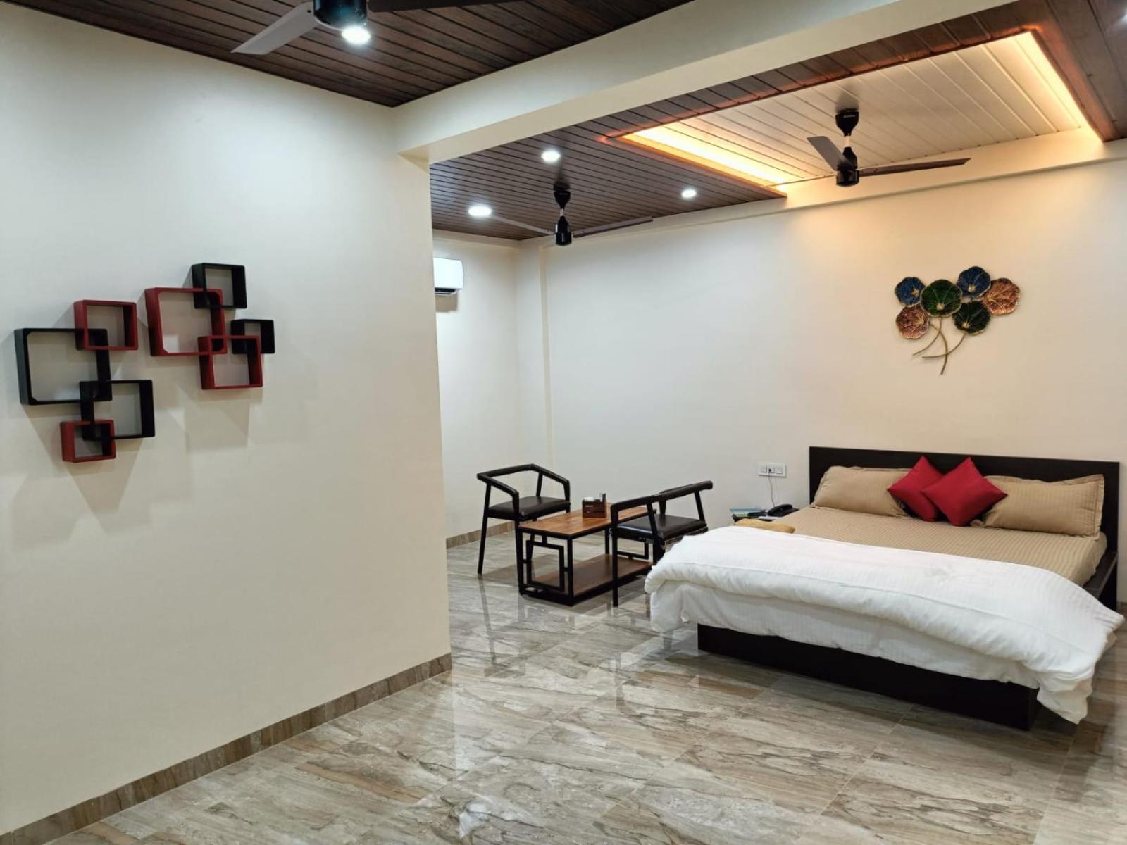 Superior King Room