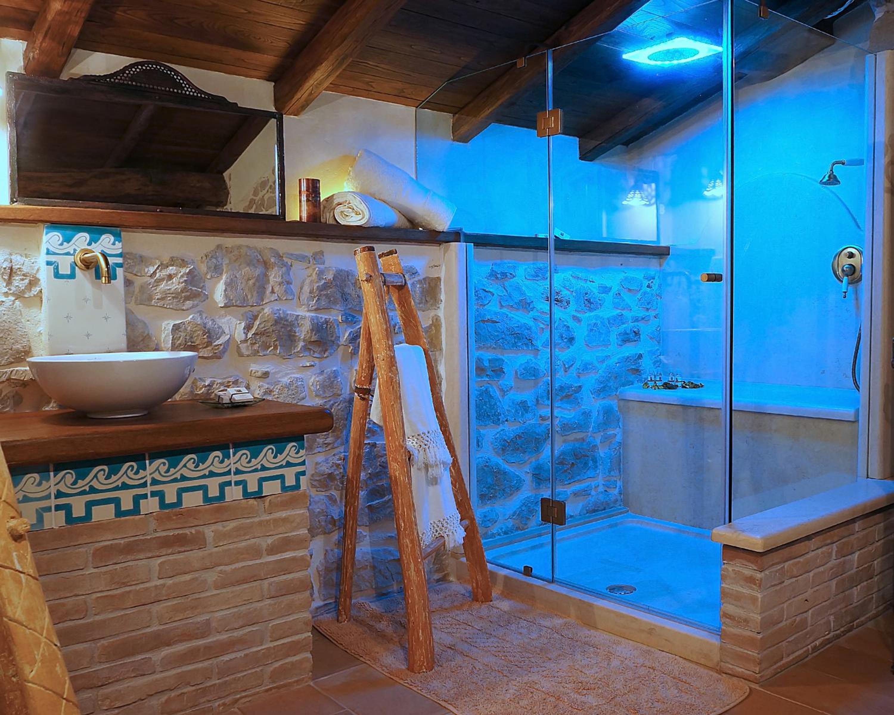 Suite - Photo 2