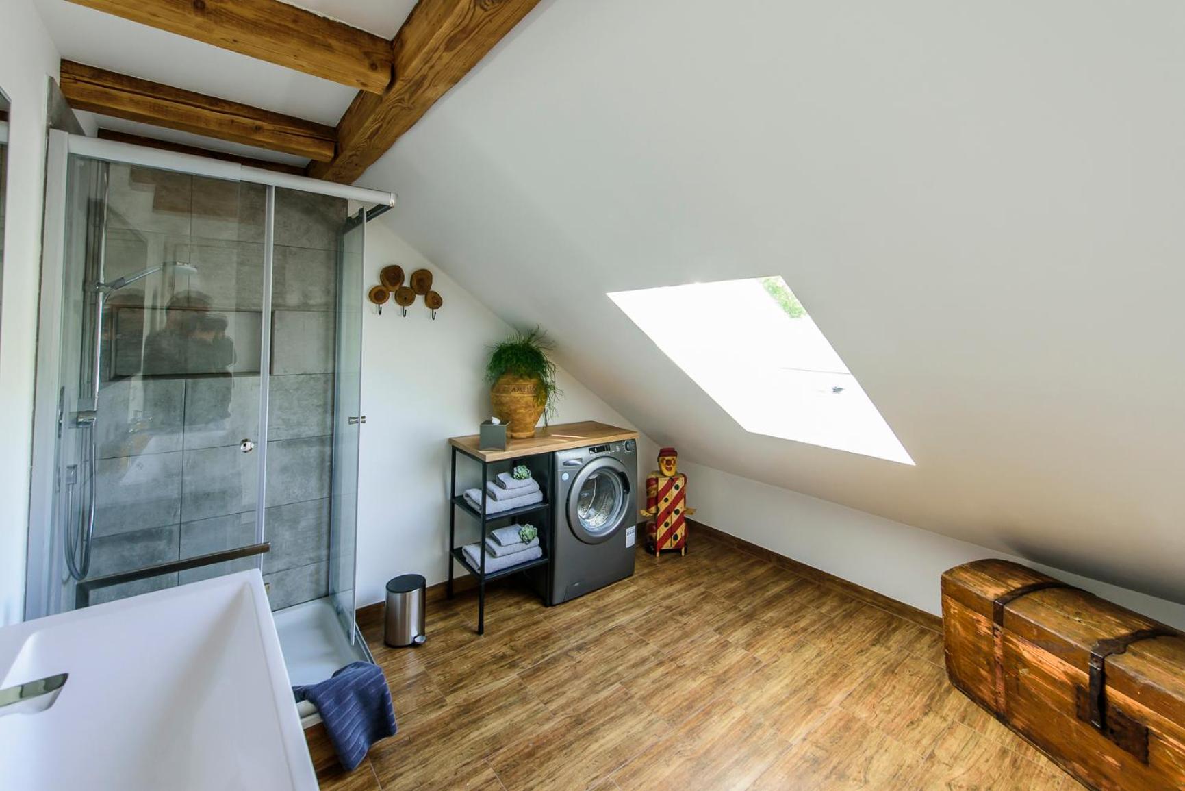 One-Bedroom Apartment photo 2