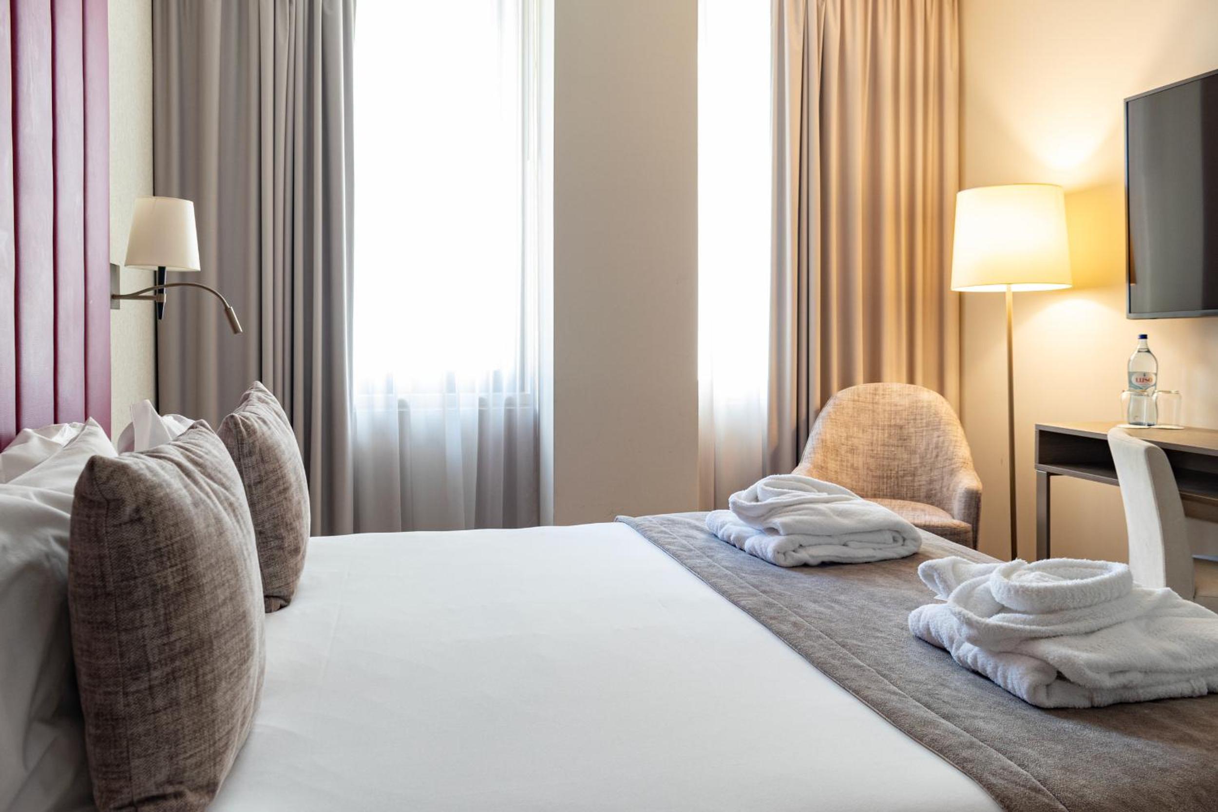 Deluxe Suite - Photo 6