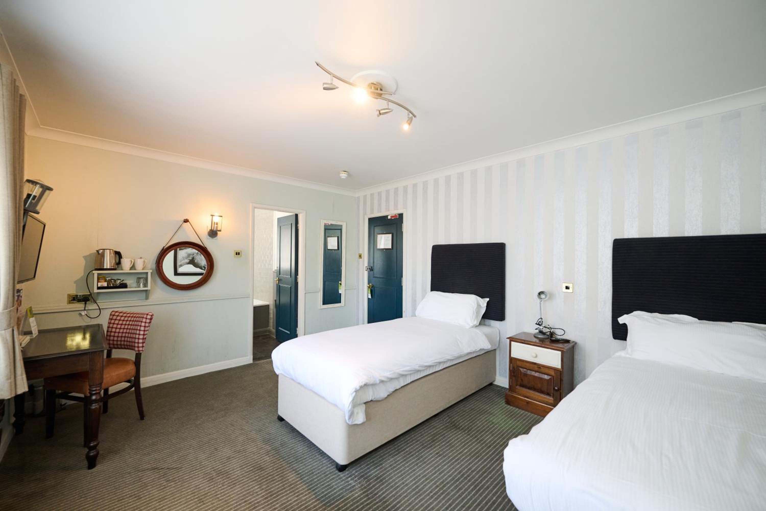 Double or Twin Room photo 3