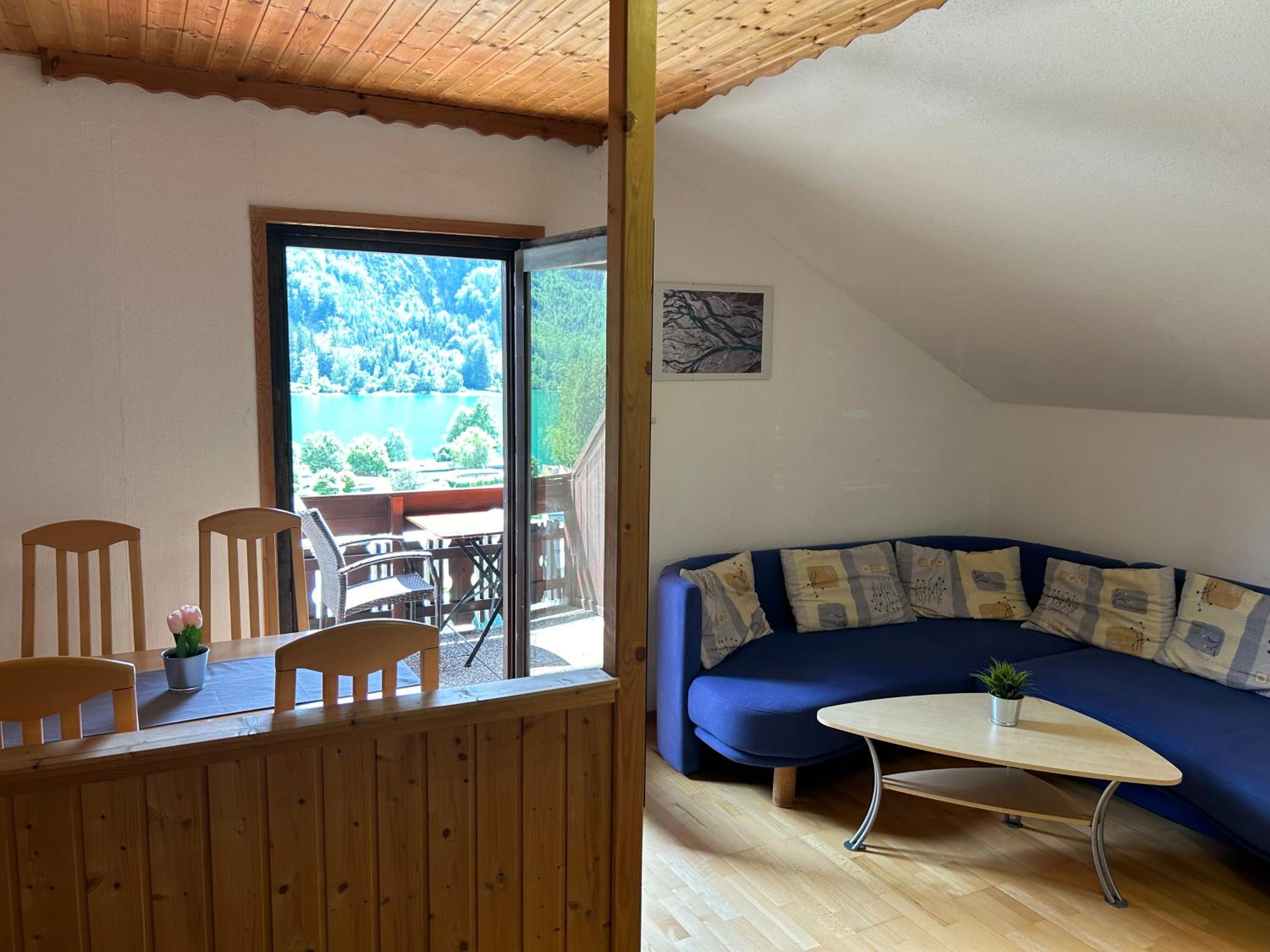 One-Bedroom Apartment with Lake View