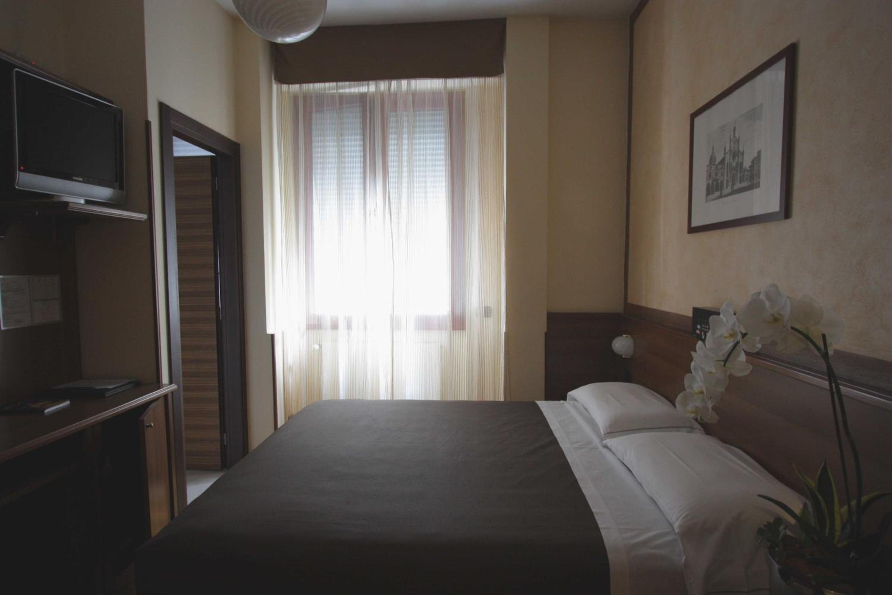 Double or Twin Room - Photo 17
