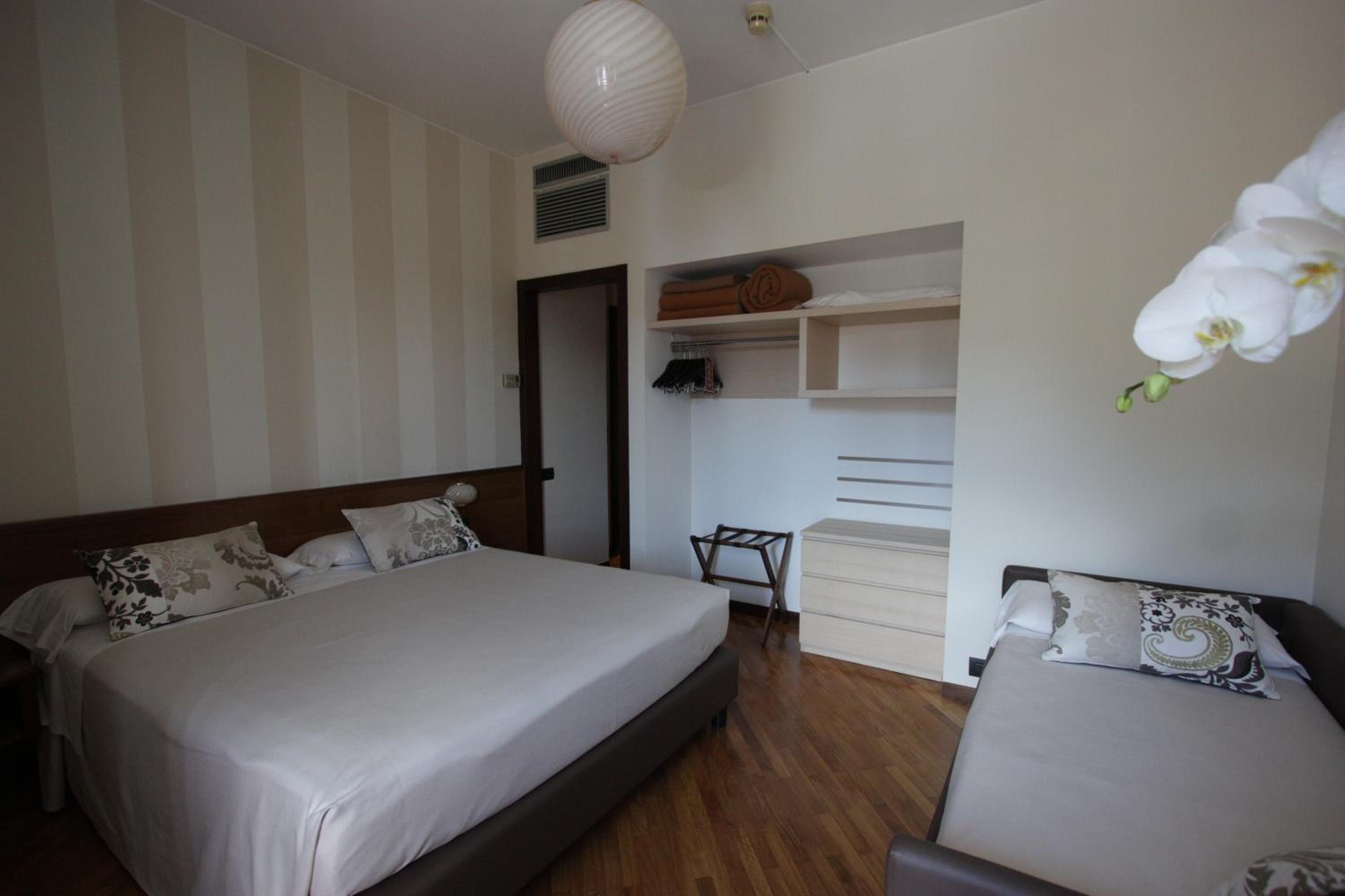 Triple Room - Photo 6