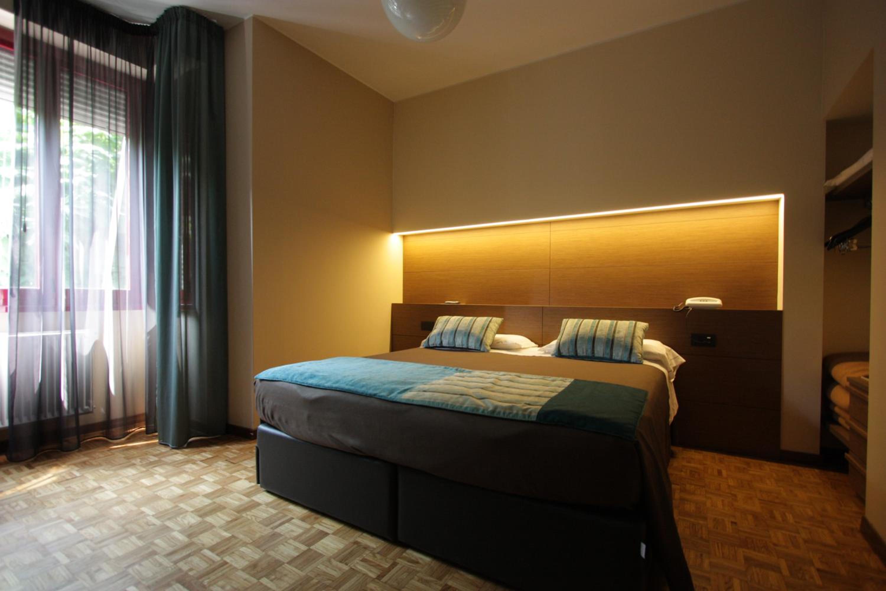 Double or Twin Room - Photo 14