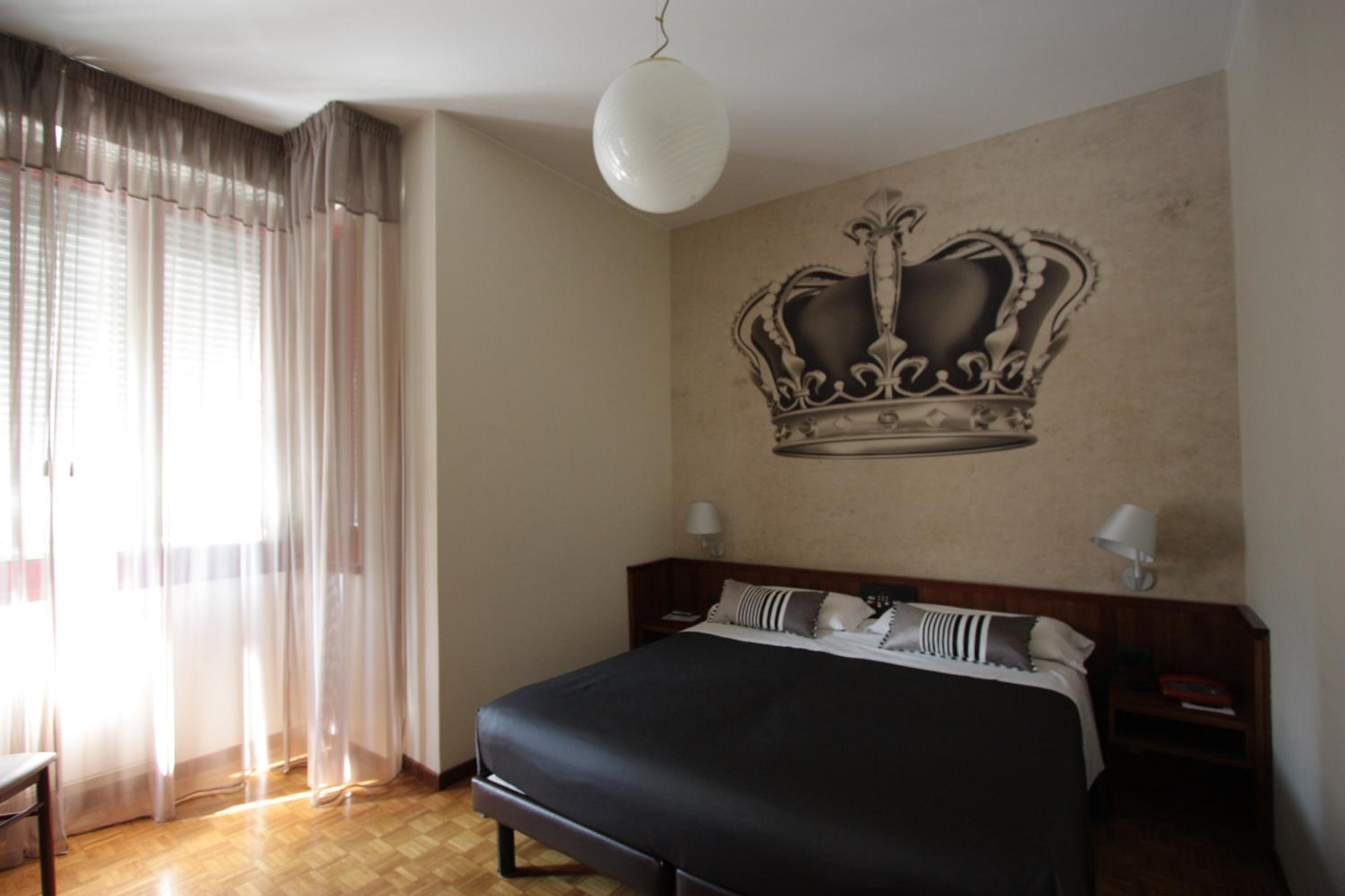 Double or Twin Room - Photo 2