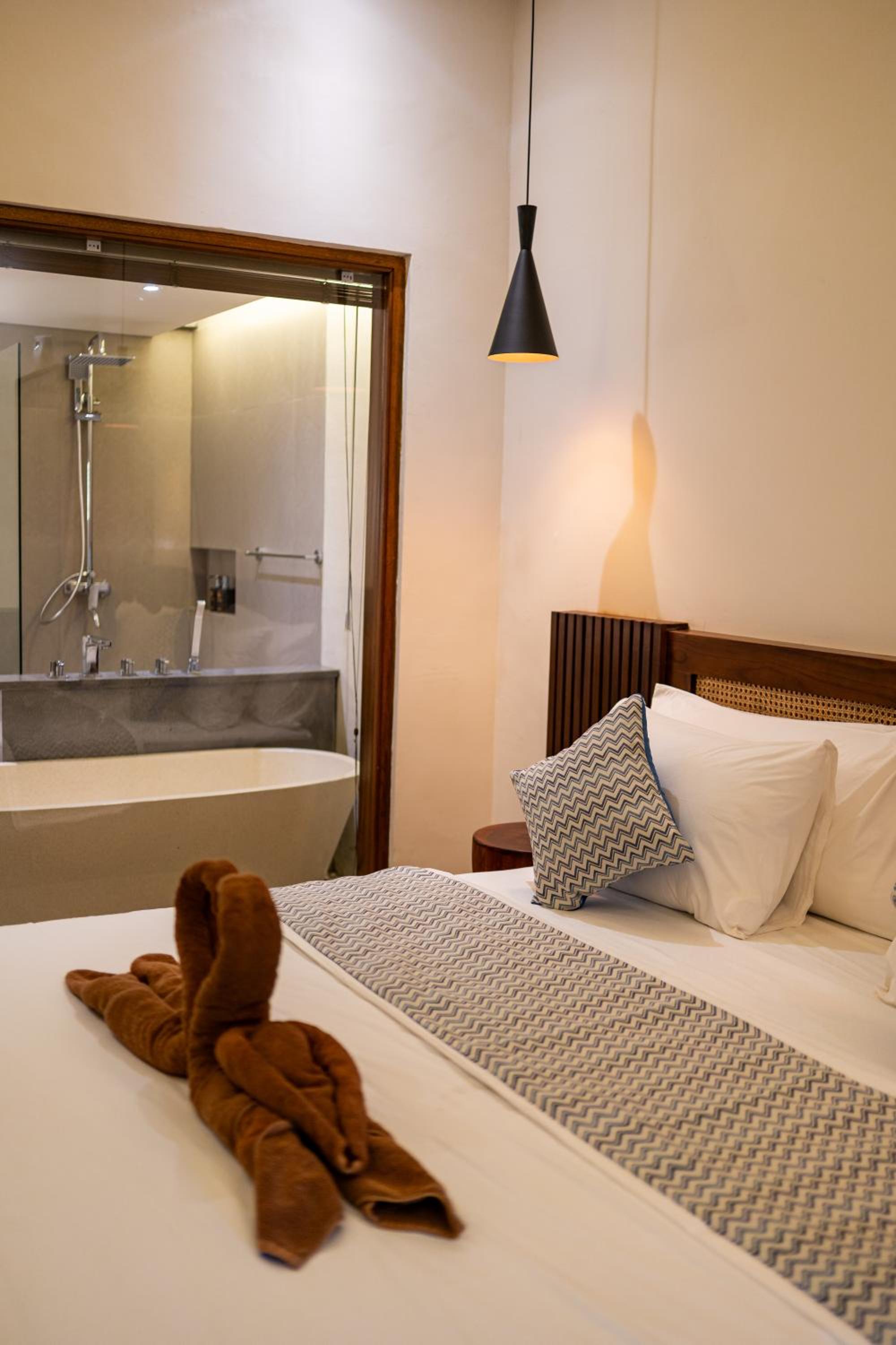 Deluxe Room (2 Adults + 1 Child)