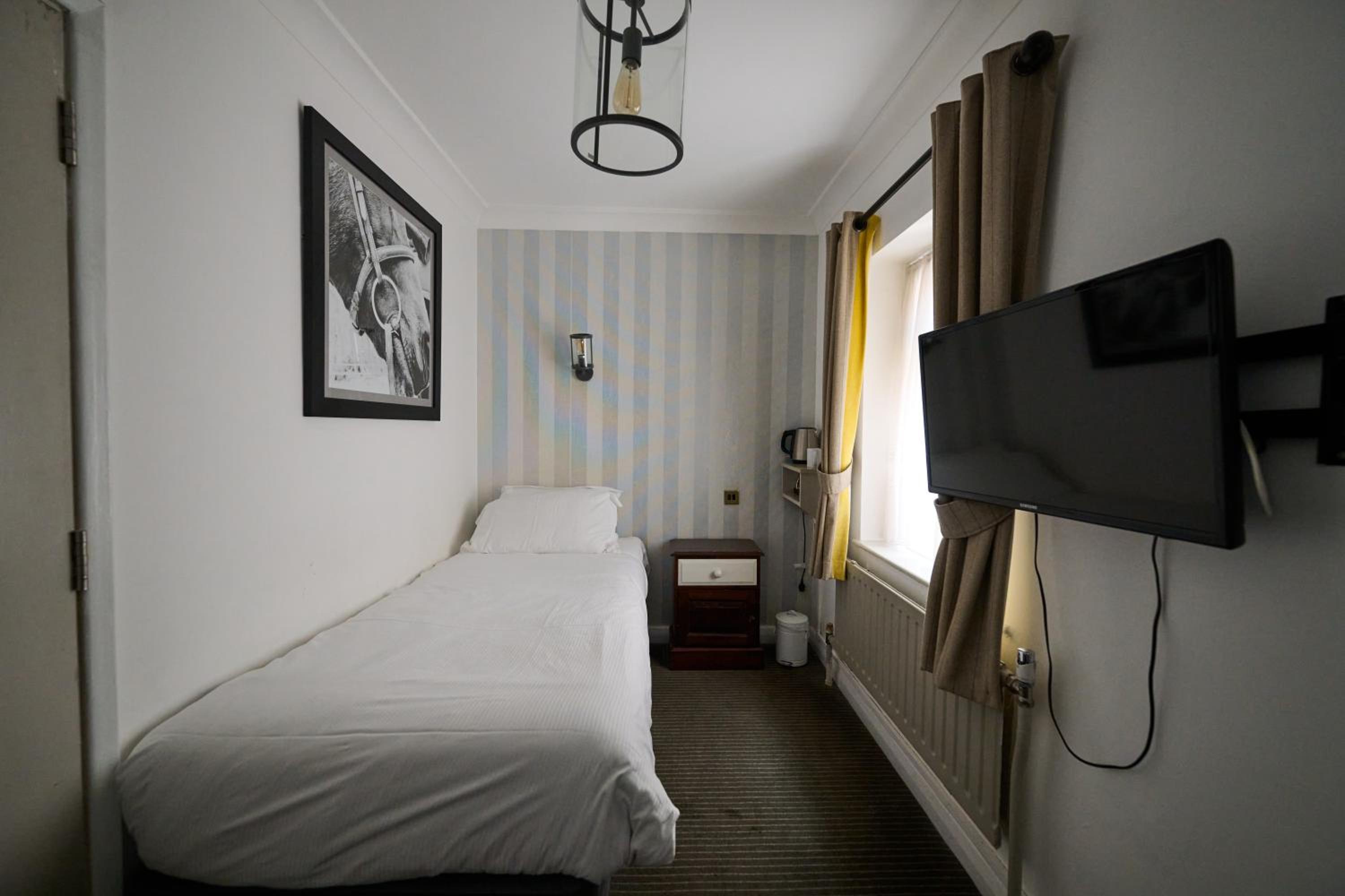 Single Room photo 2