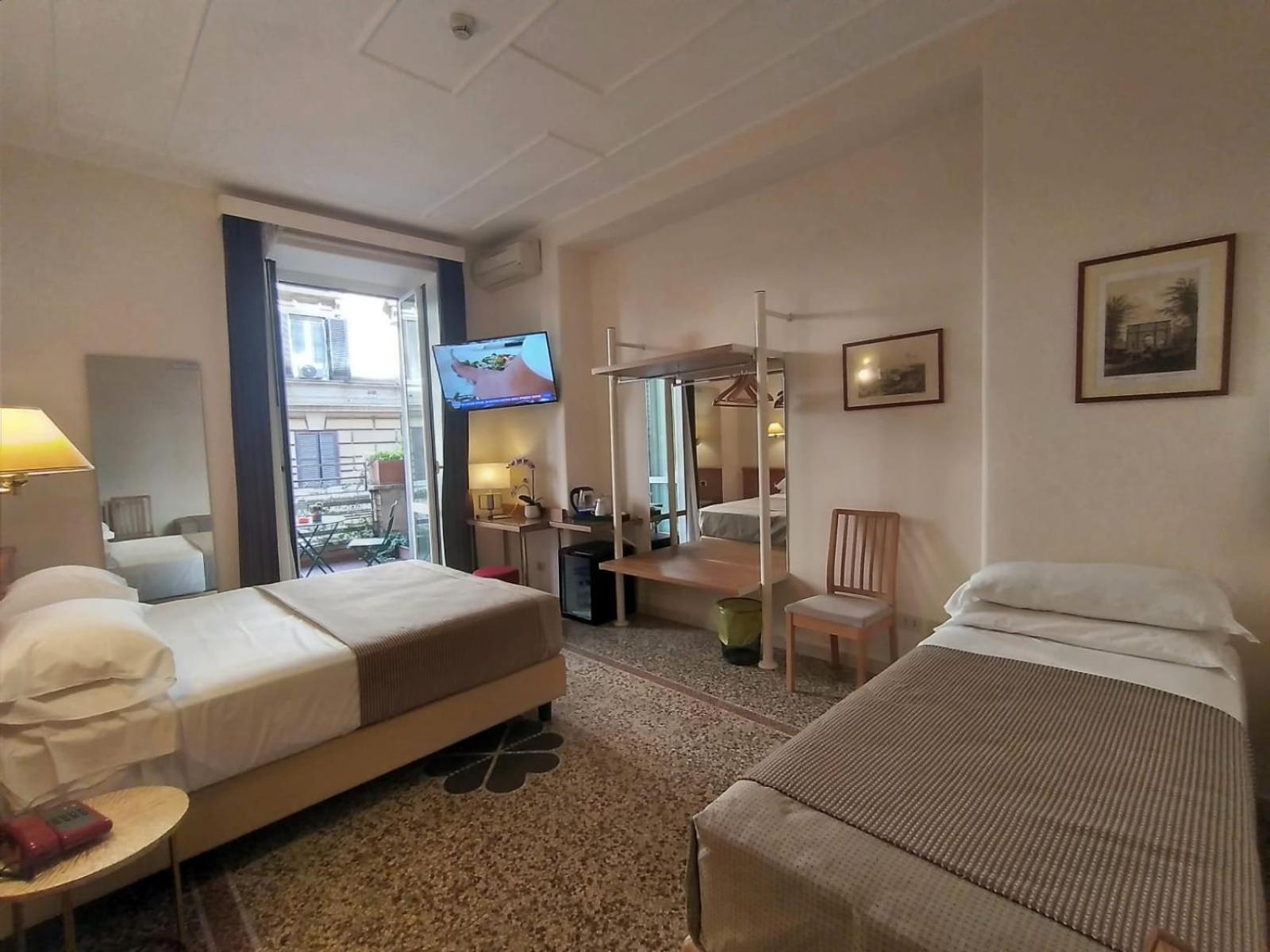 Triple Room with Balcony photo 3