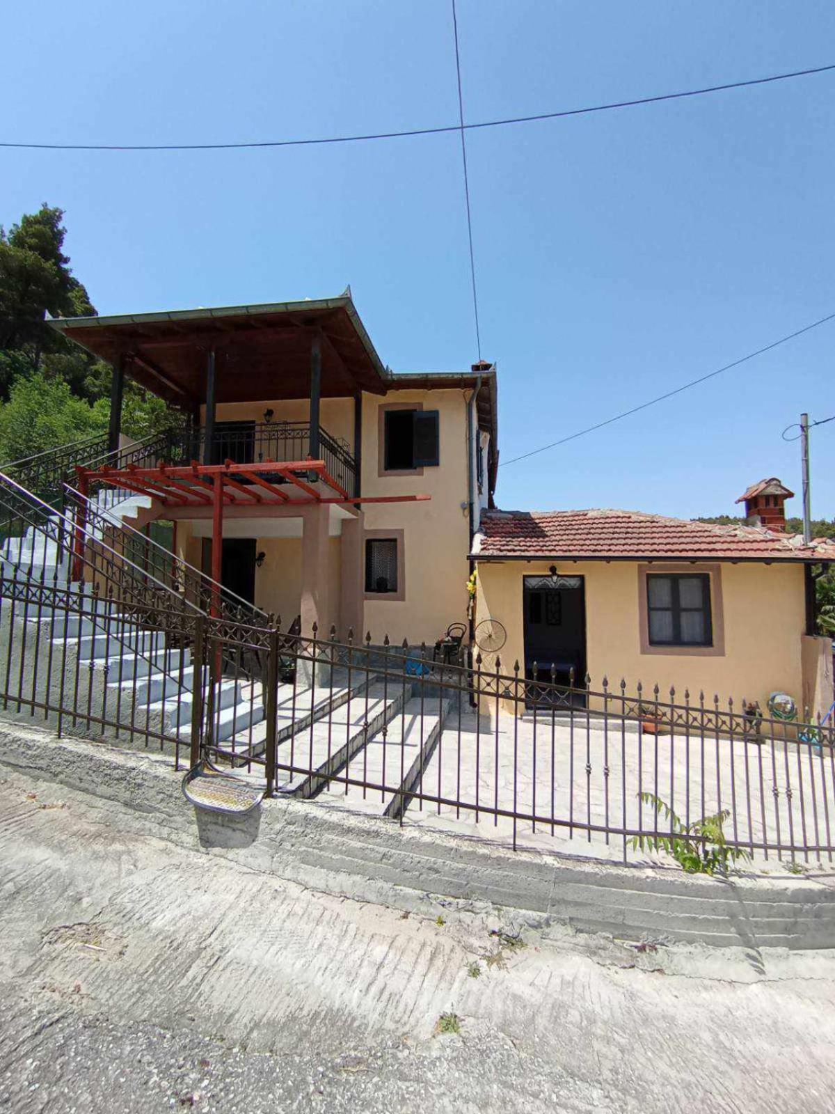 Three-Bedroom House photo 1
