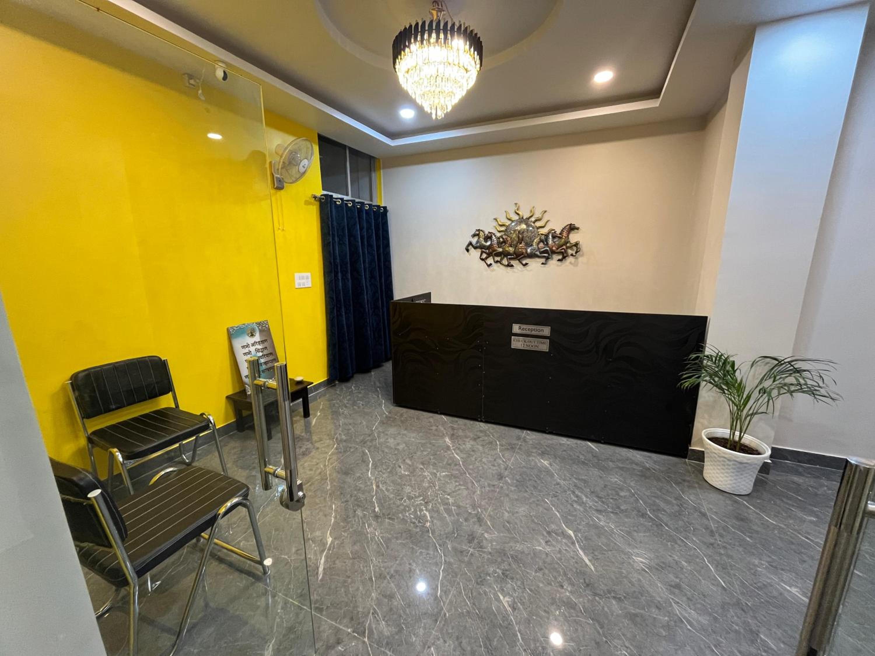 Deluxe Double Room (2 Adults + 1 Child) photo 2
