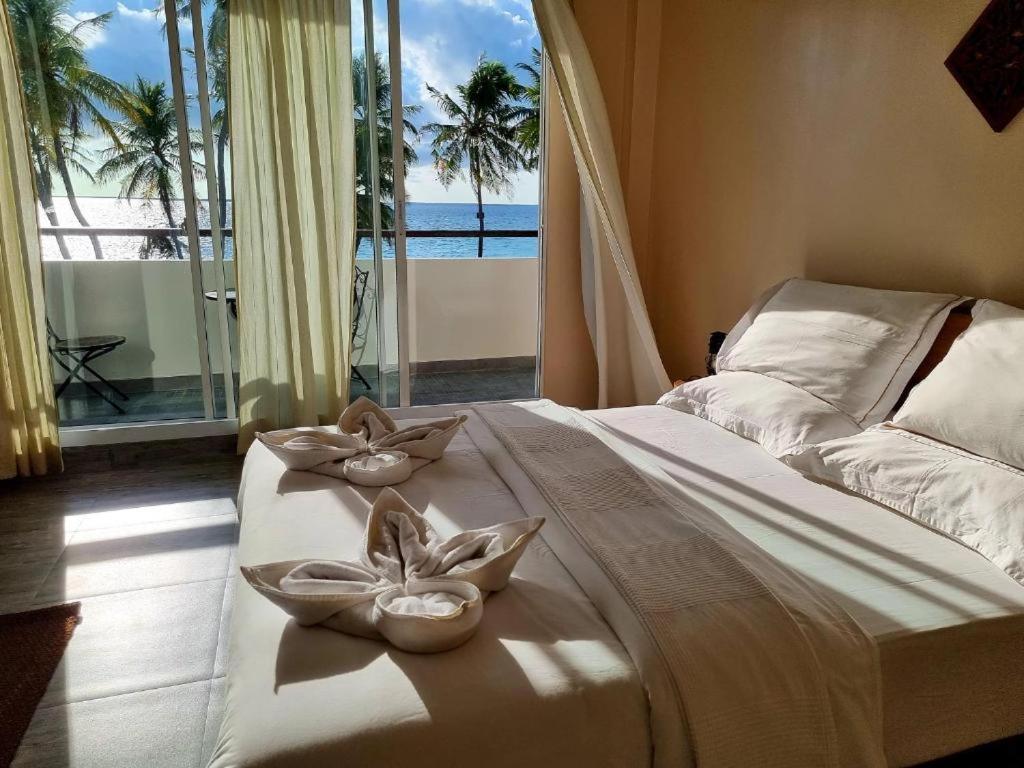 Deluxe Room with Balcony and Sea View