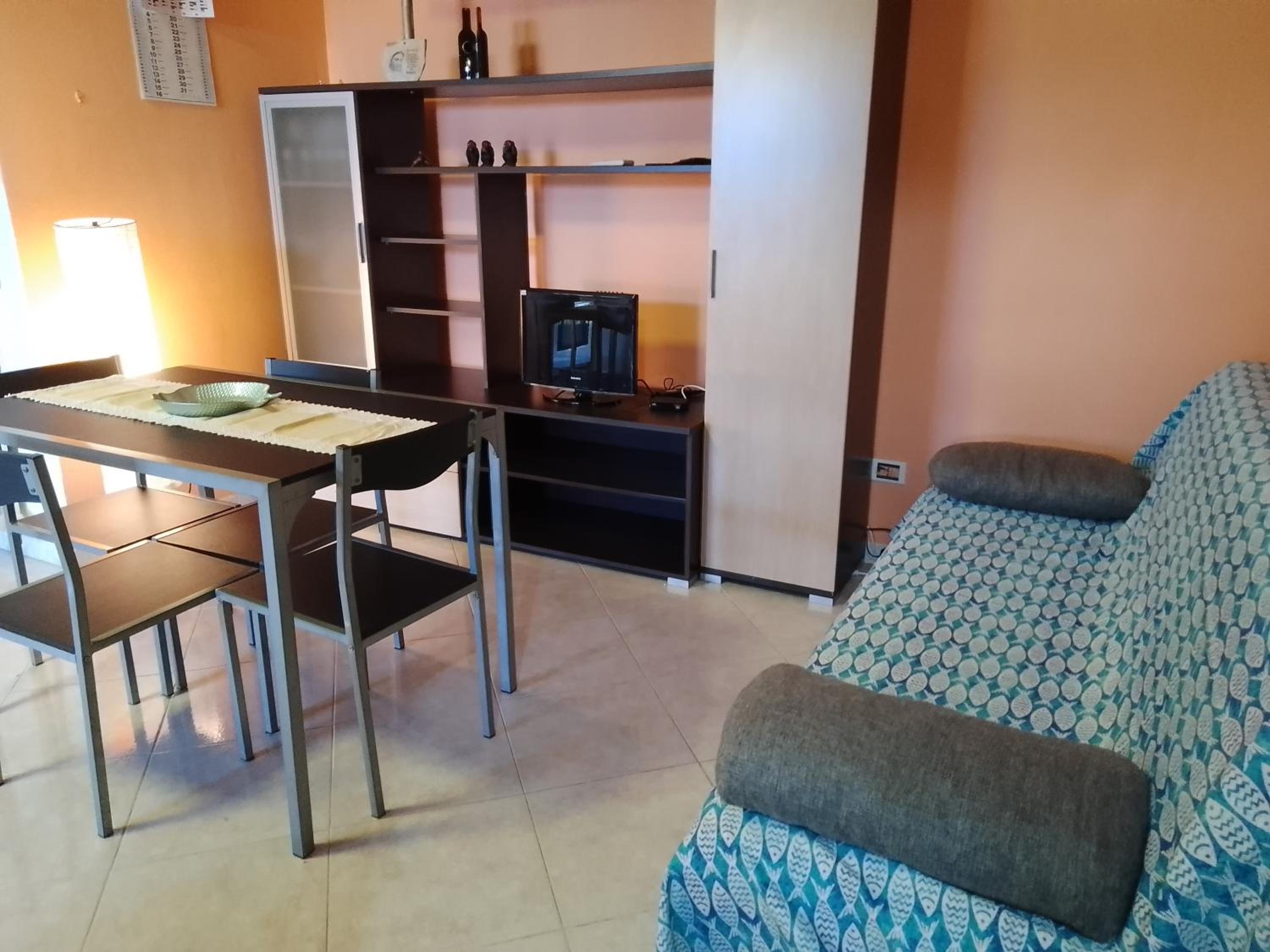 One-Bedroom Apartment photo 1