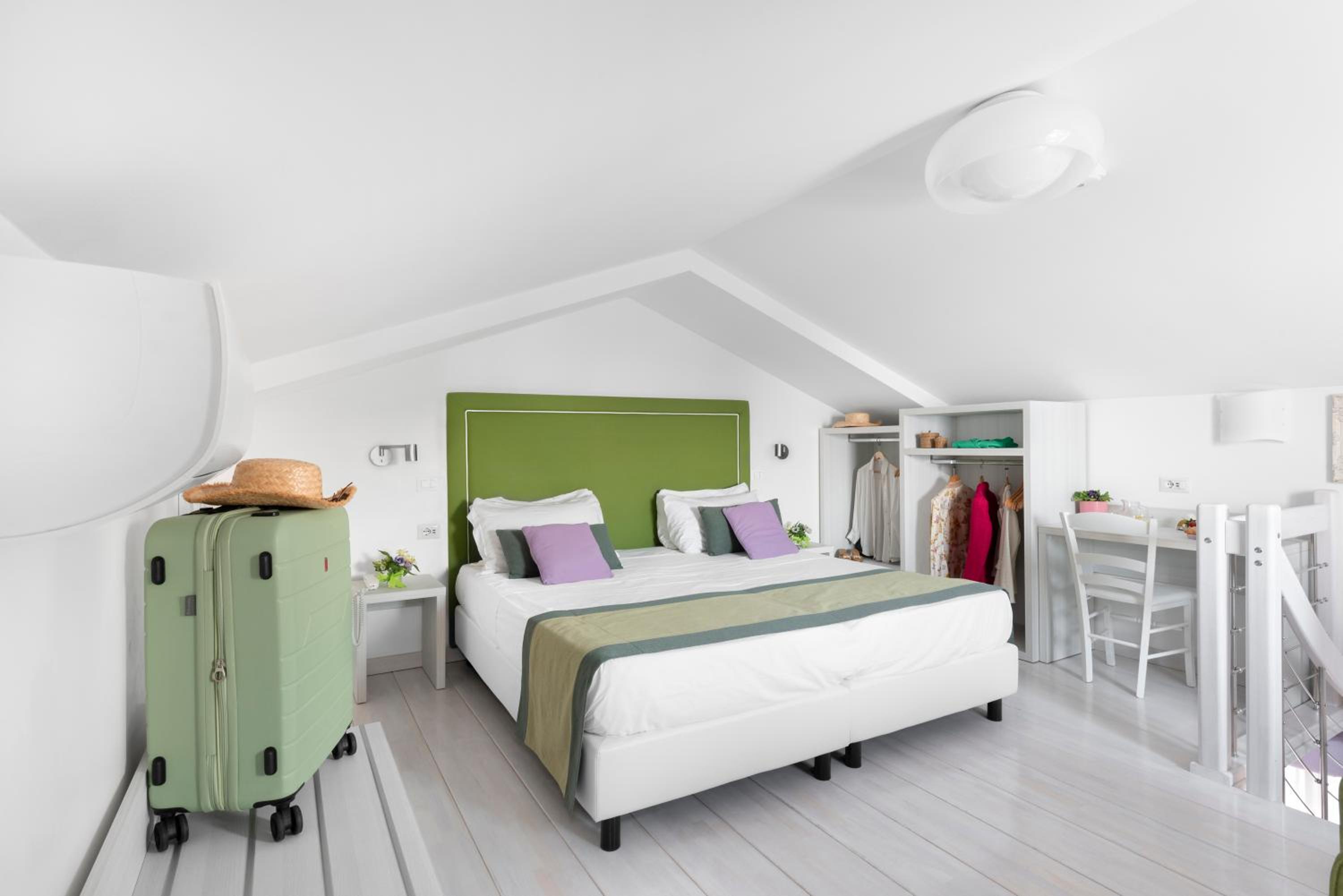 One-Bedroom Apartment with Terrace and Sea View - Split Level