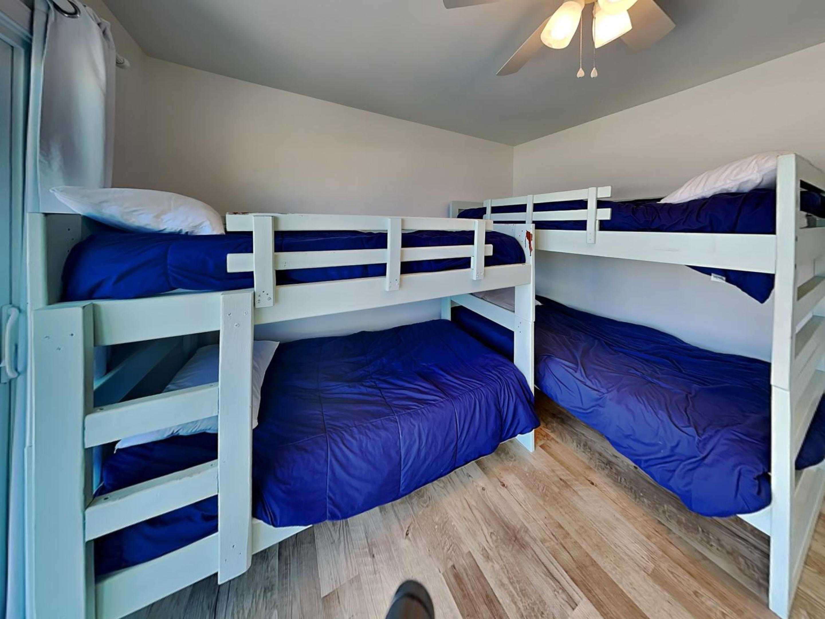 Four-Bedroom House photo 2