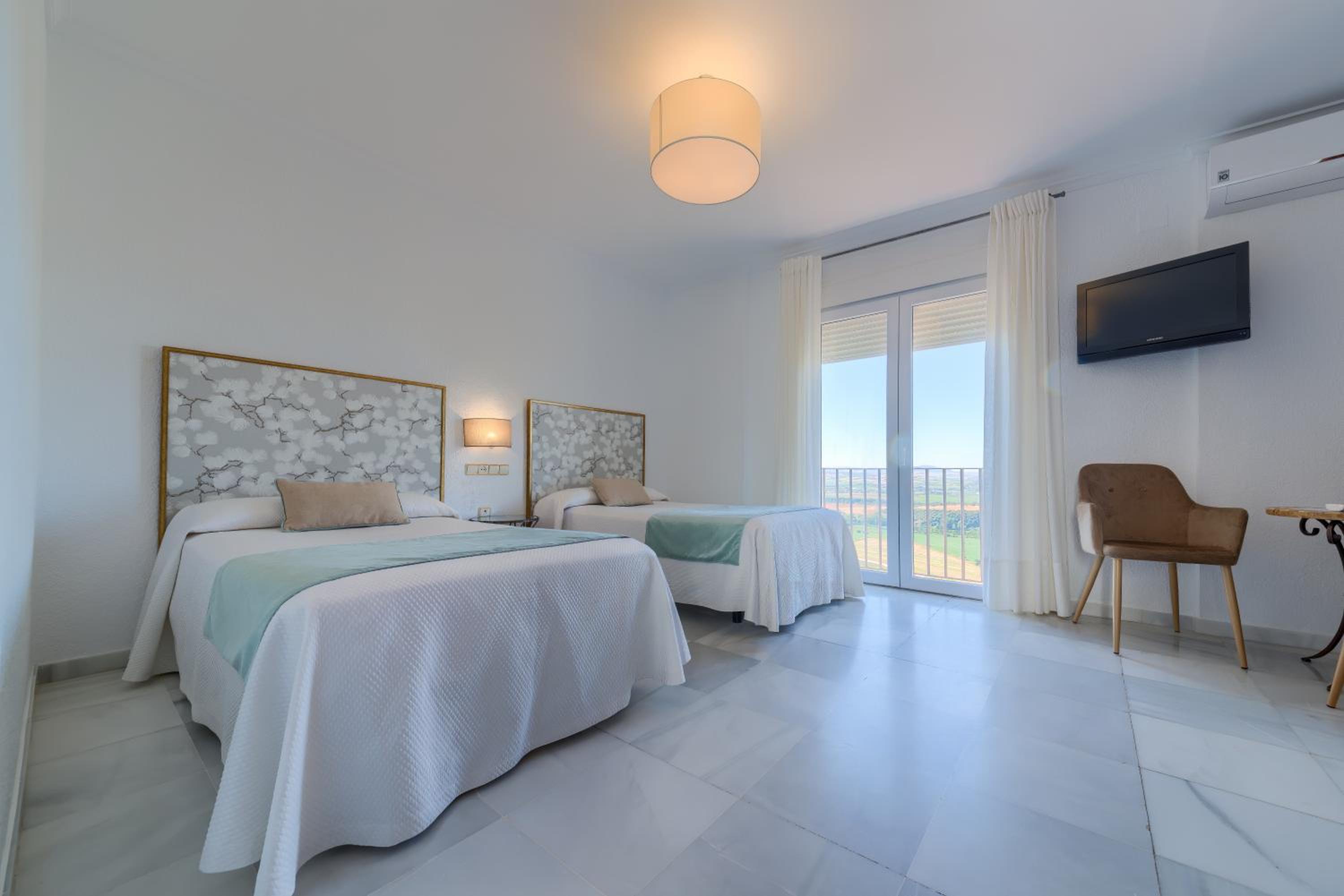 Double or Twin Room with Balcony - Photo 1