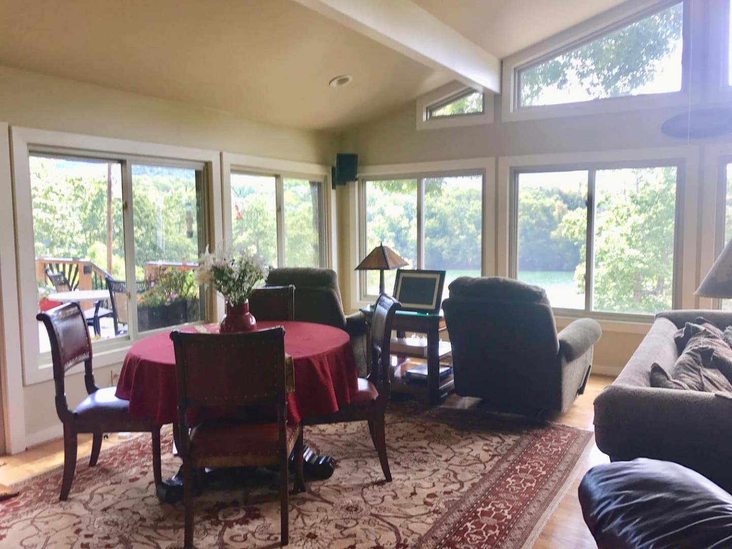 Four-Bedroom House photo 1