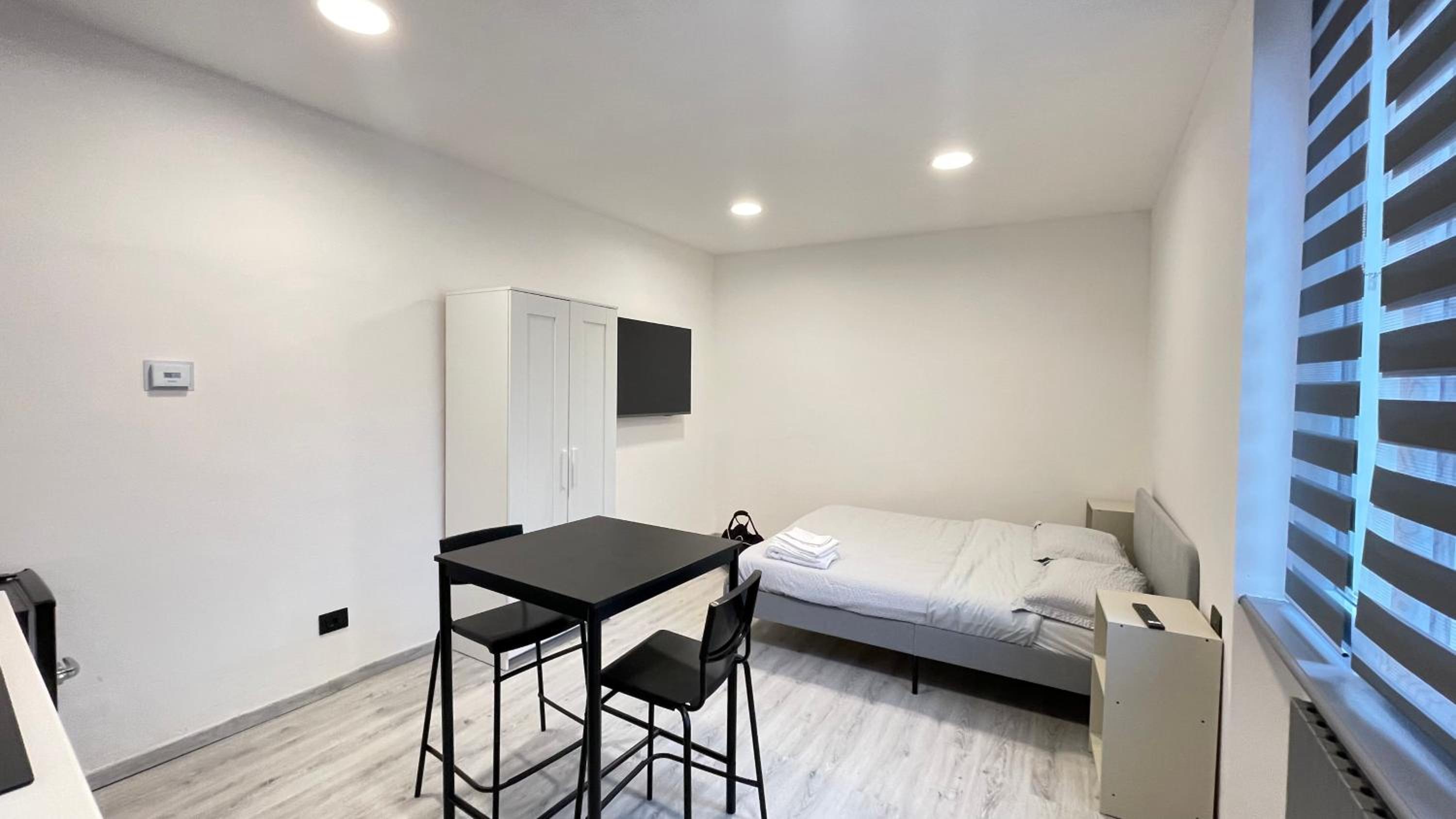 One-Bedroom Apartment photo 3