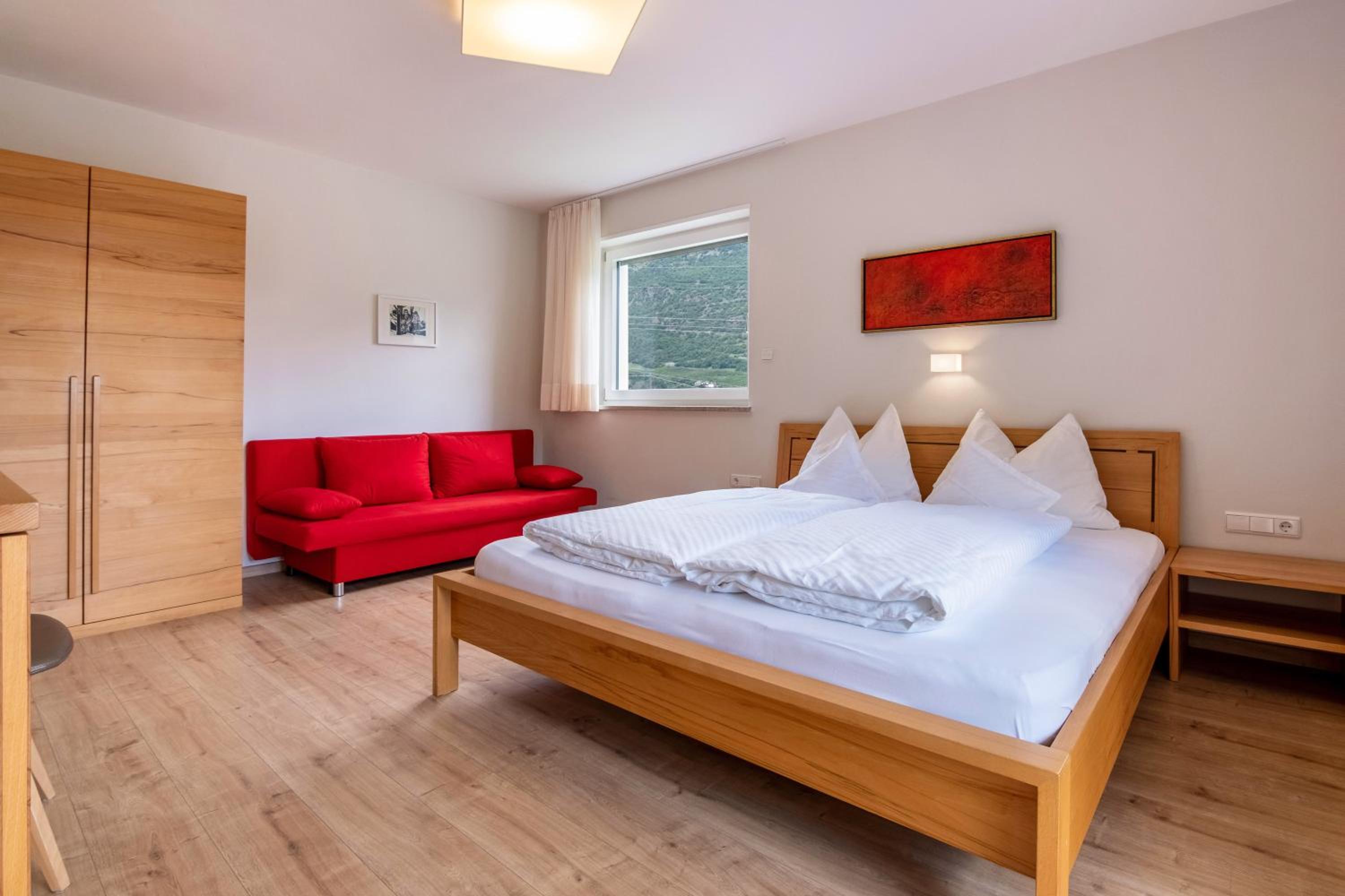 Two-Bedroom Deluxe Apartment with Garden View photo 3