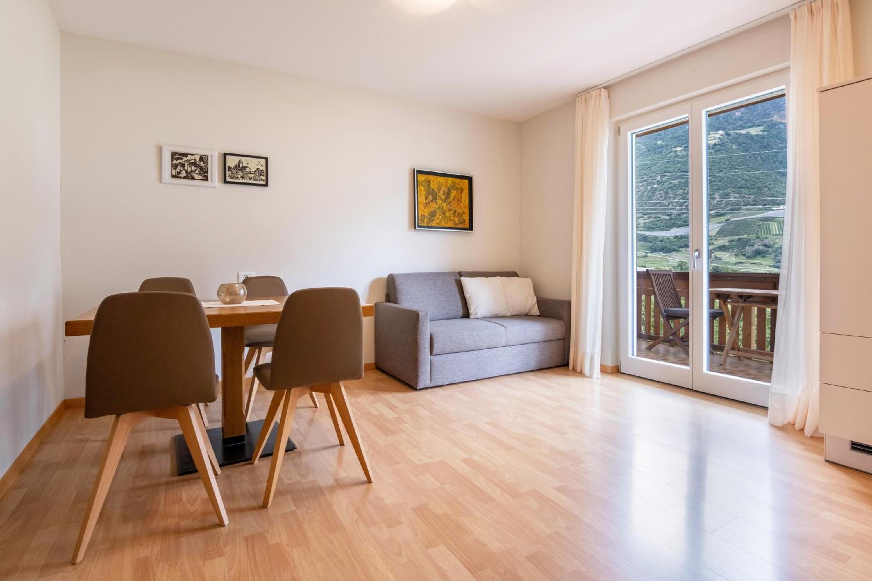 Two-Bedroom Deluxe Apartment with Garden View photo 1