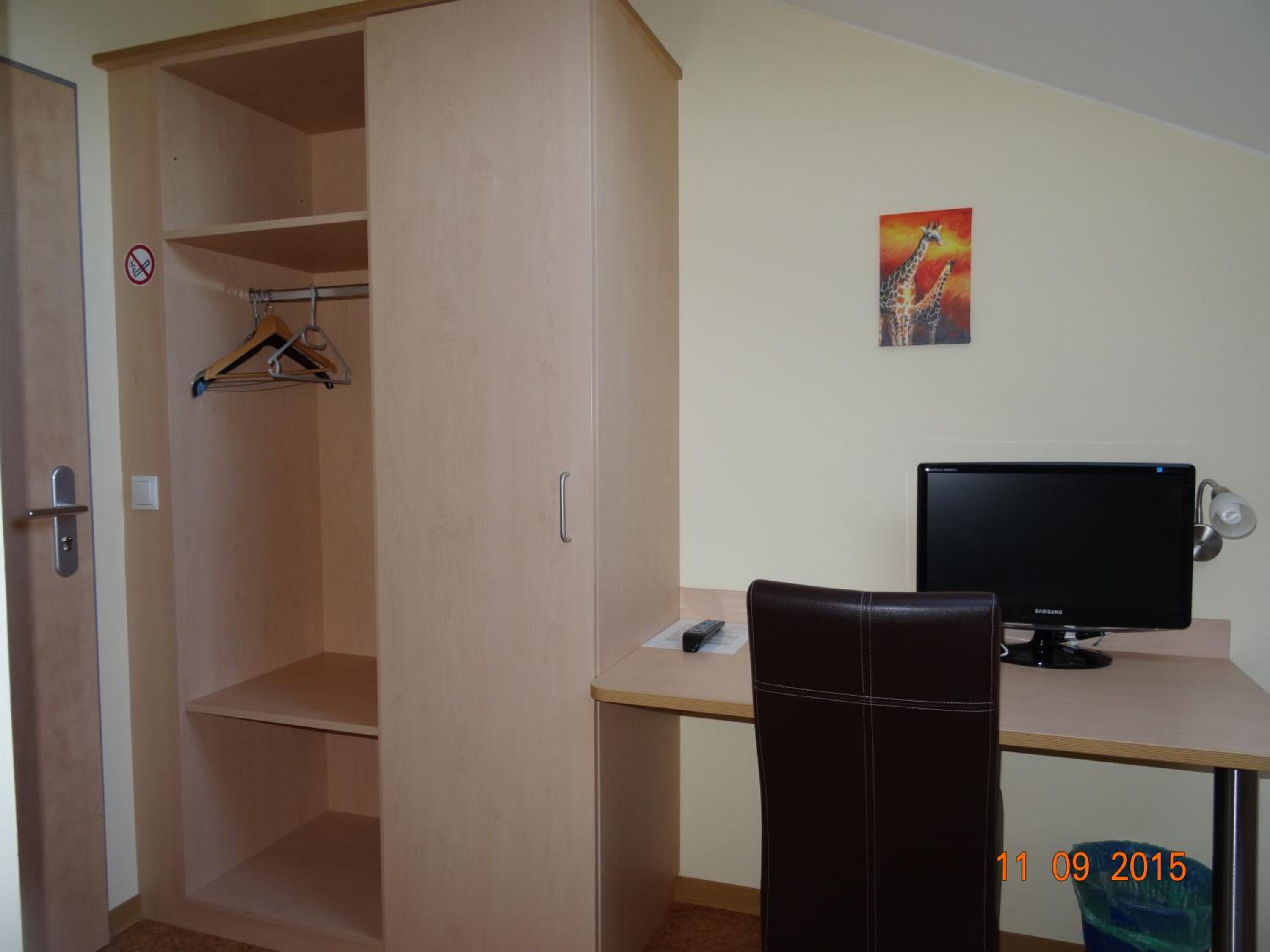 Single Room with Bathroom photo 2