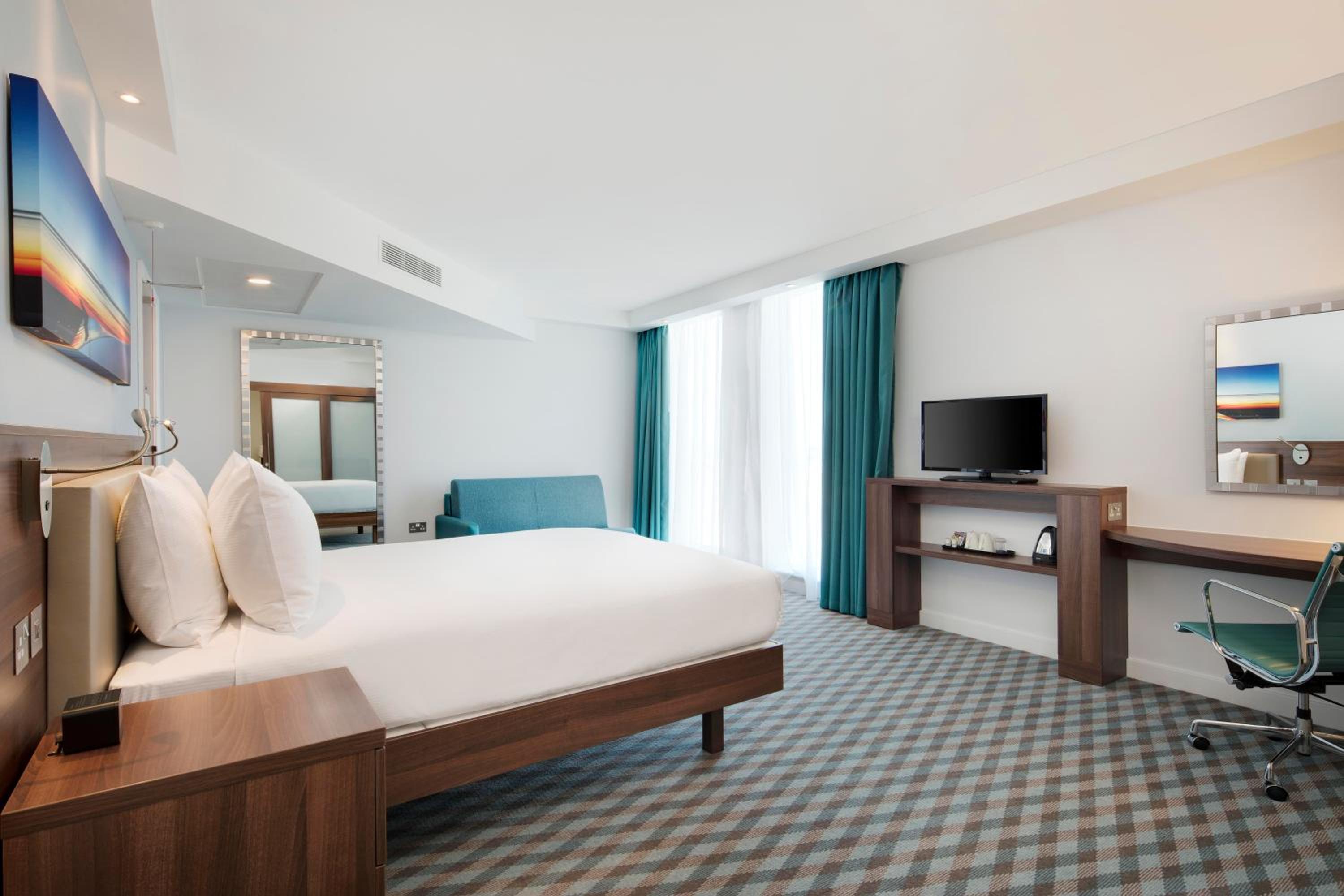 Queen Room - Accessible photo 2