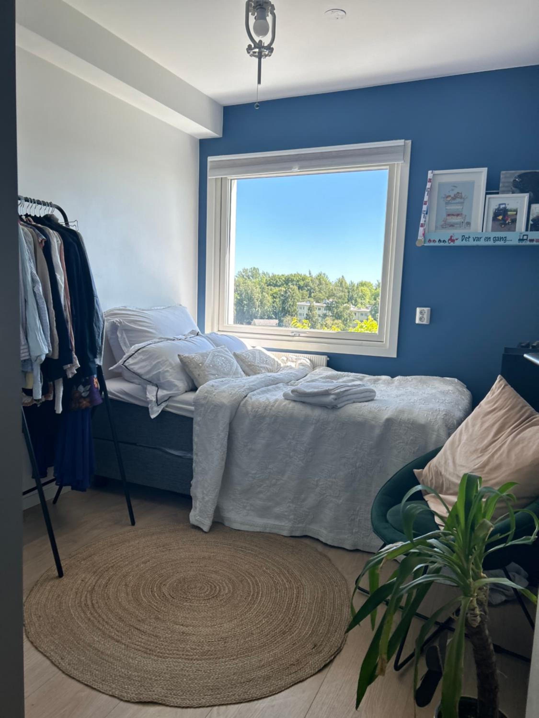 One-Bedroom Apartment photo 1