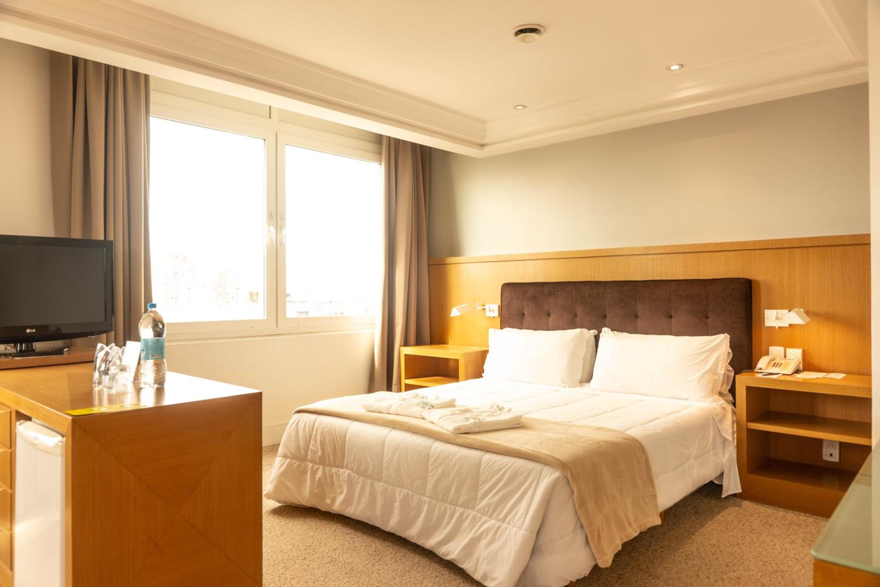 Executive Suite with Double Bed - Photo 29
