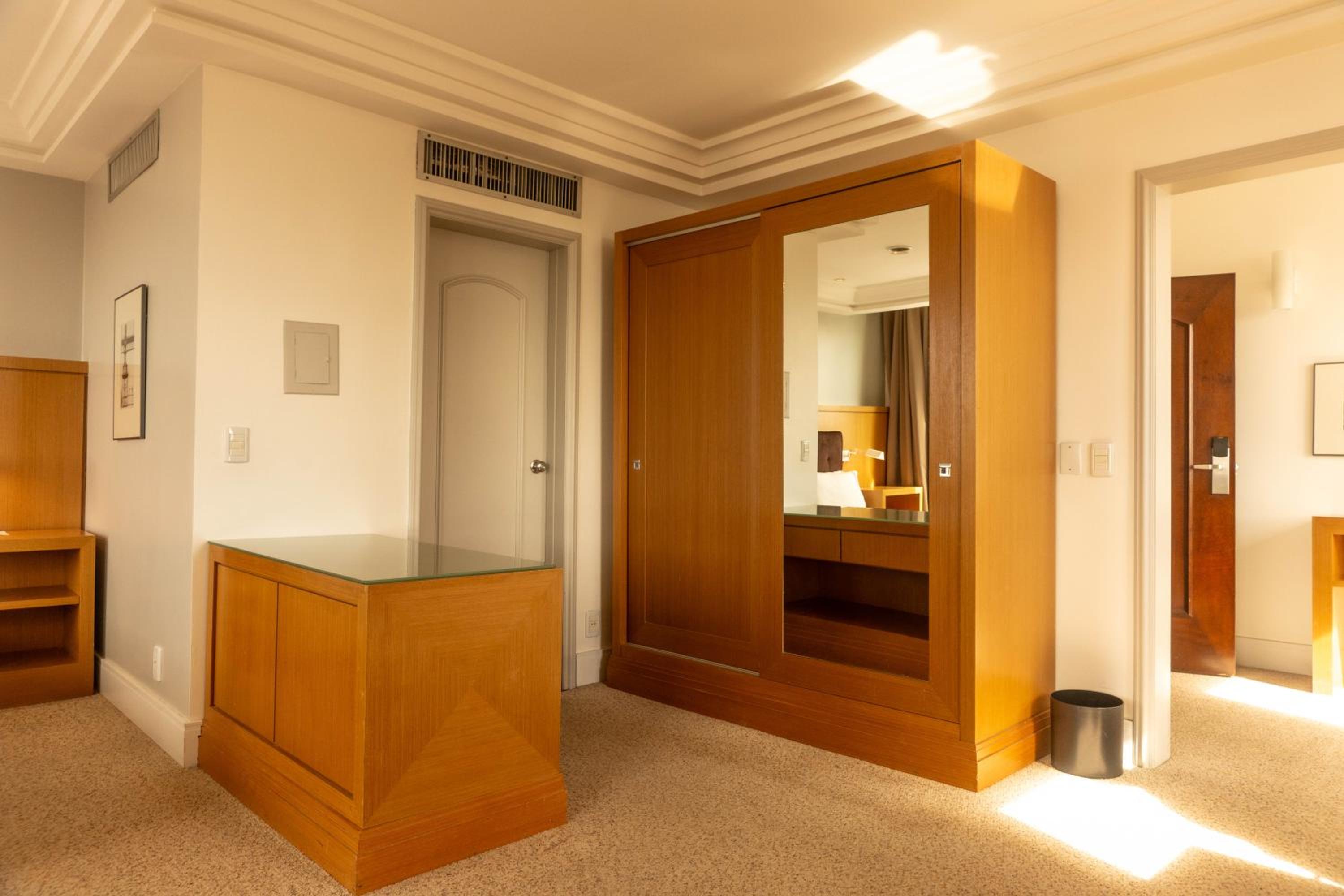 Executive Suite with Double Bed - Photo 34
