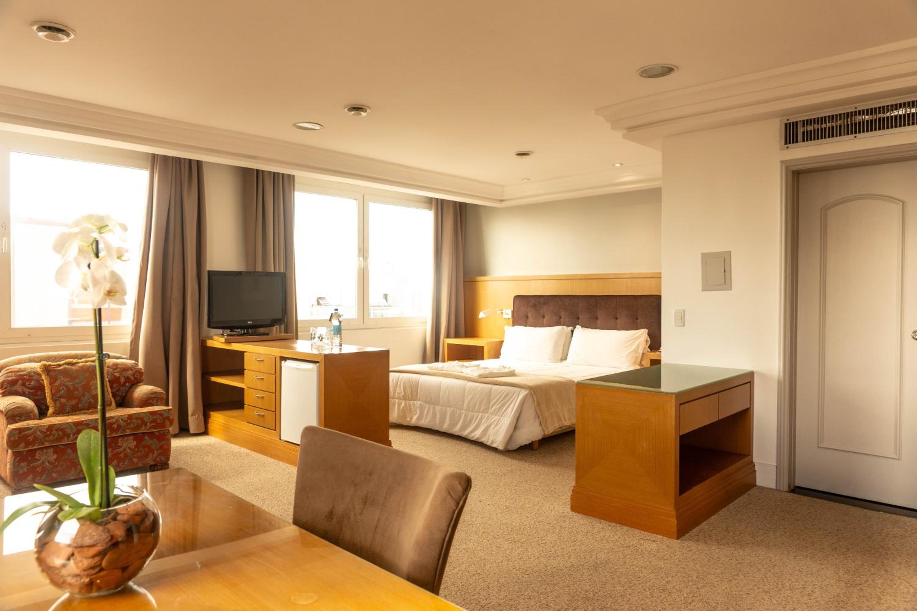 Executive Suite with Double Bed - Photo 24