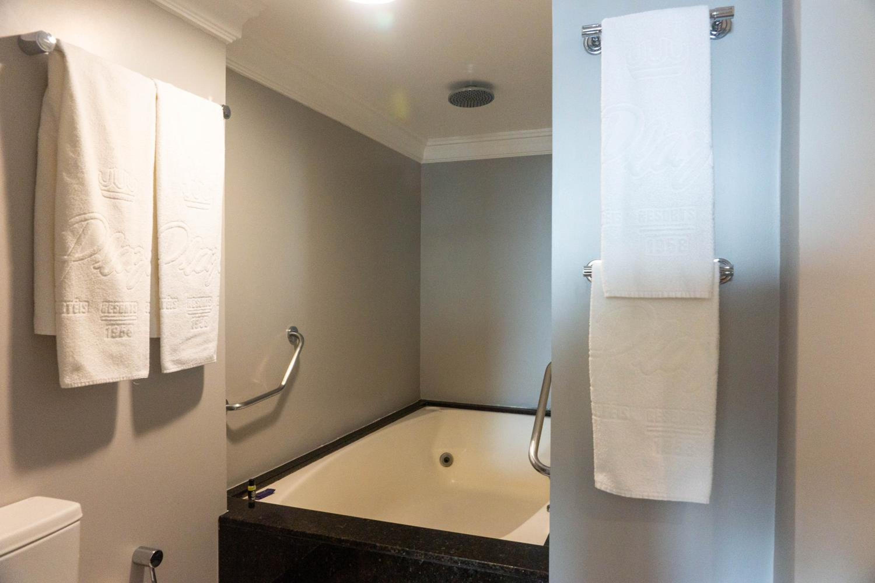 Executive Suite with Double Bed - Photo 27