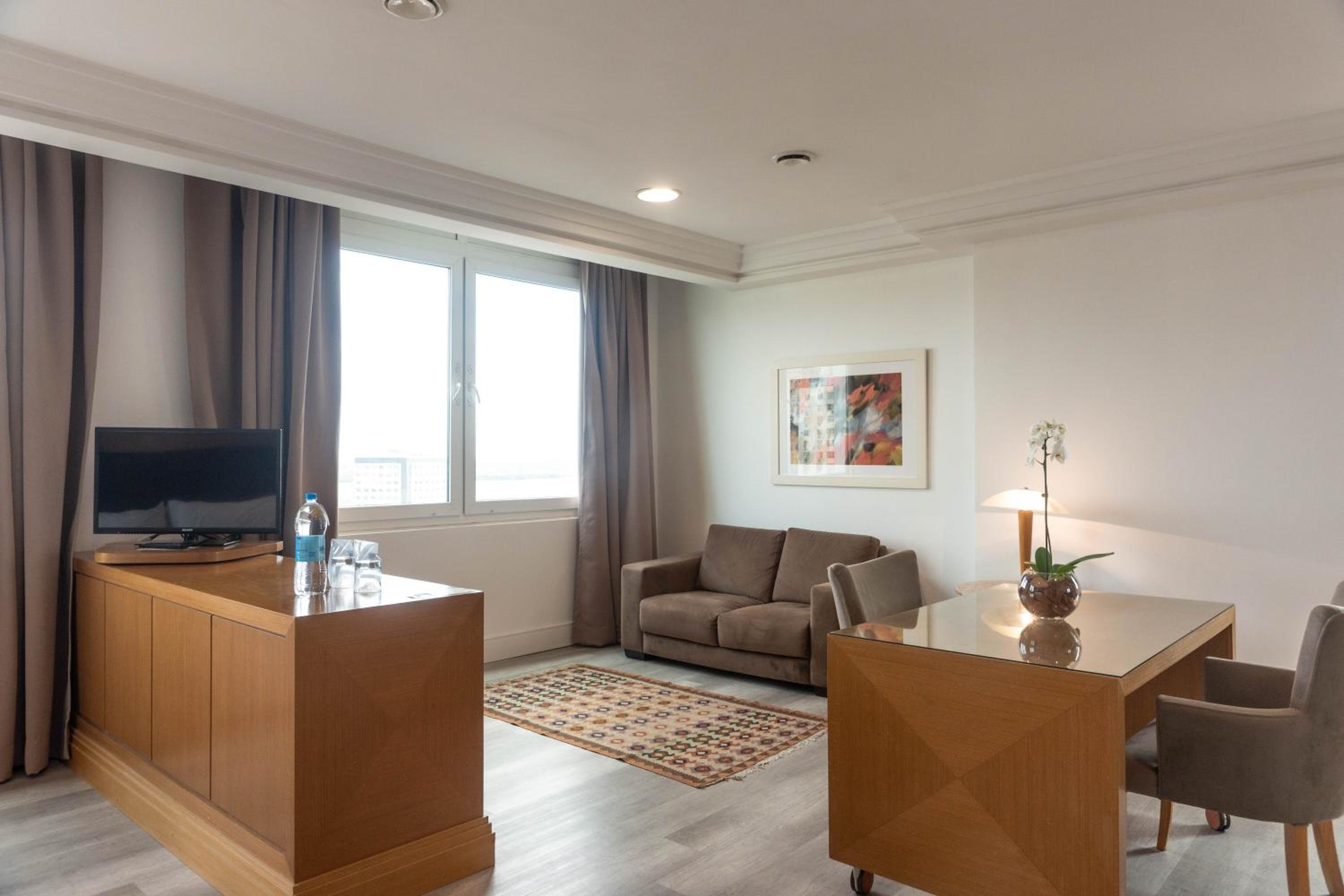 Executive Suite with Double Bed - Photo 23