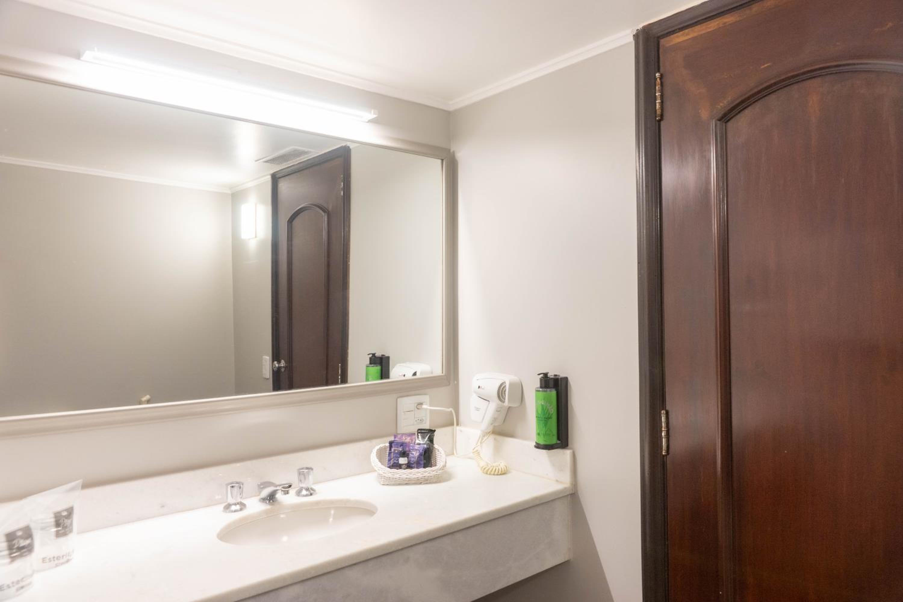 Executive Suite with Double Bed - Photo 14