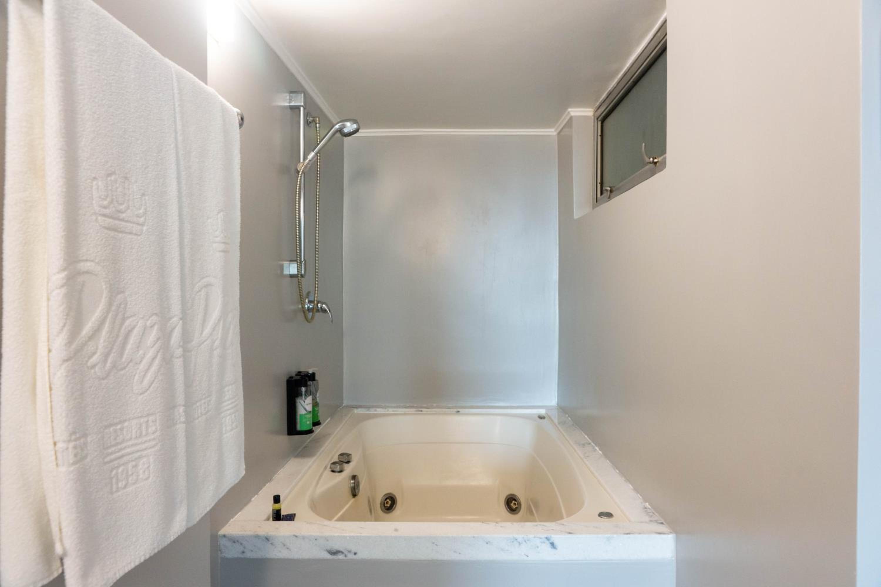 Executive Suite with Double Bed - Photo 41