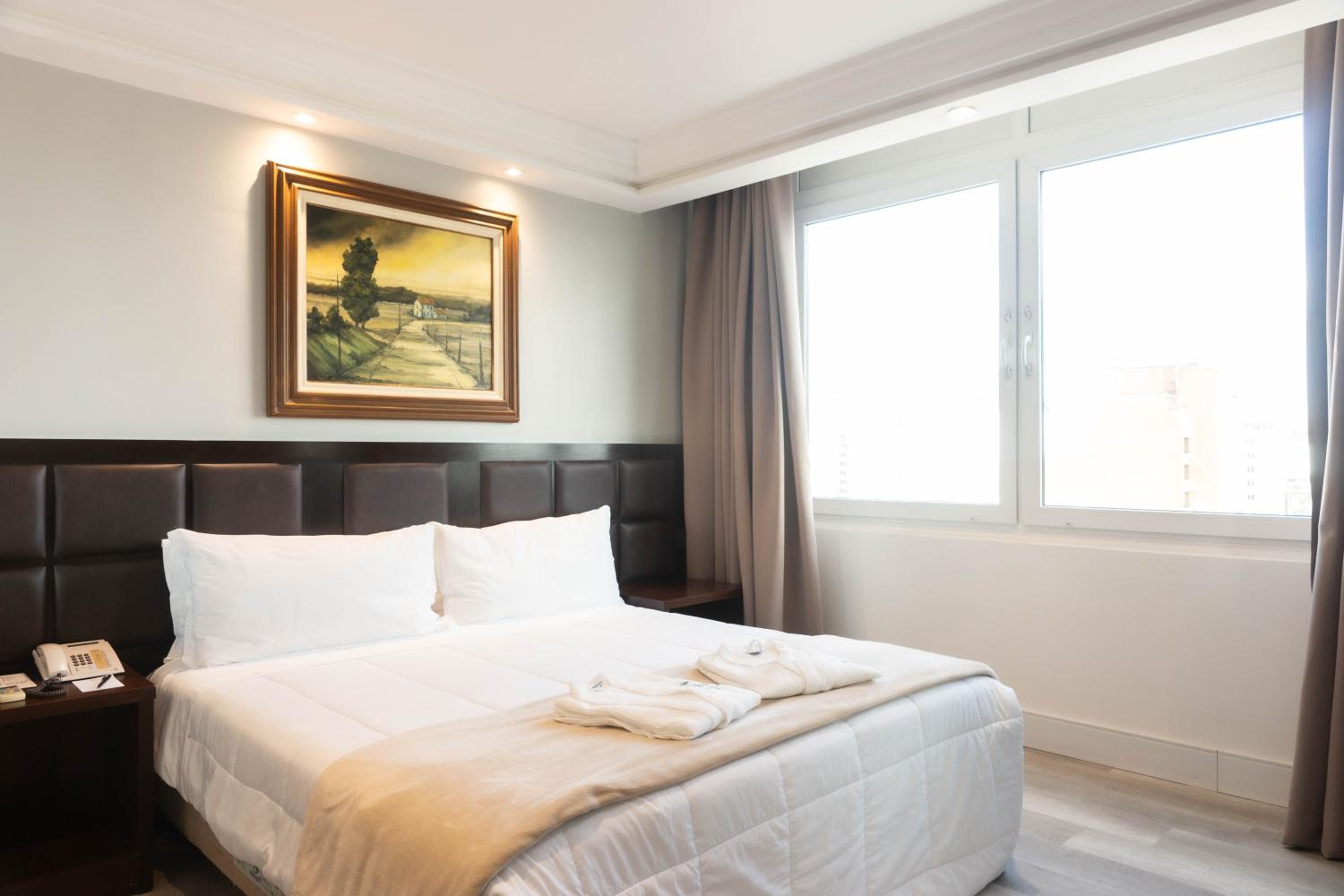 Executive Suite with Double Bed - Photo 37