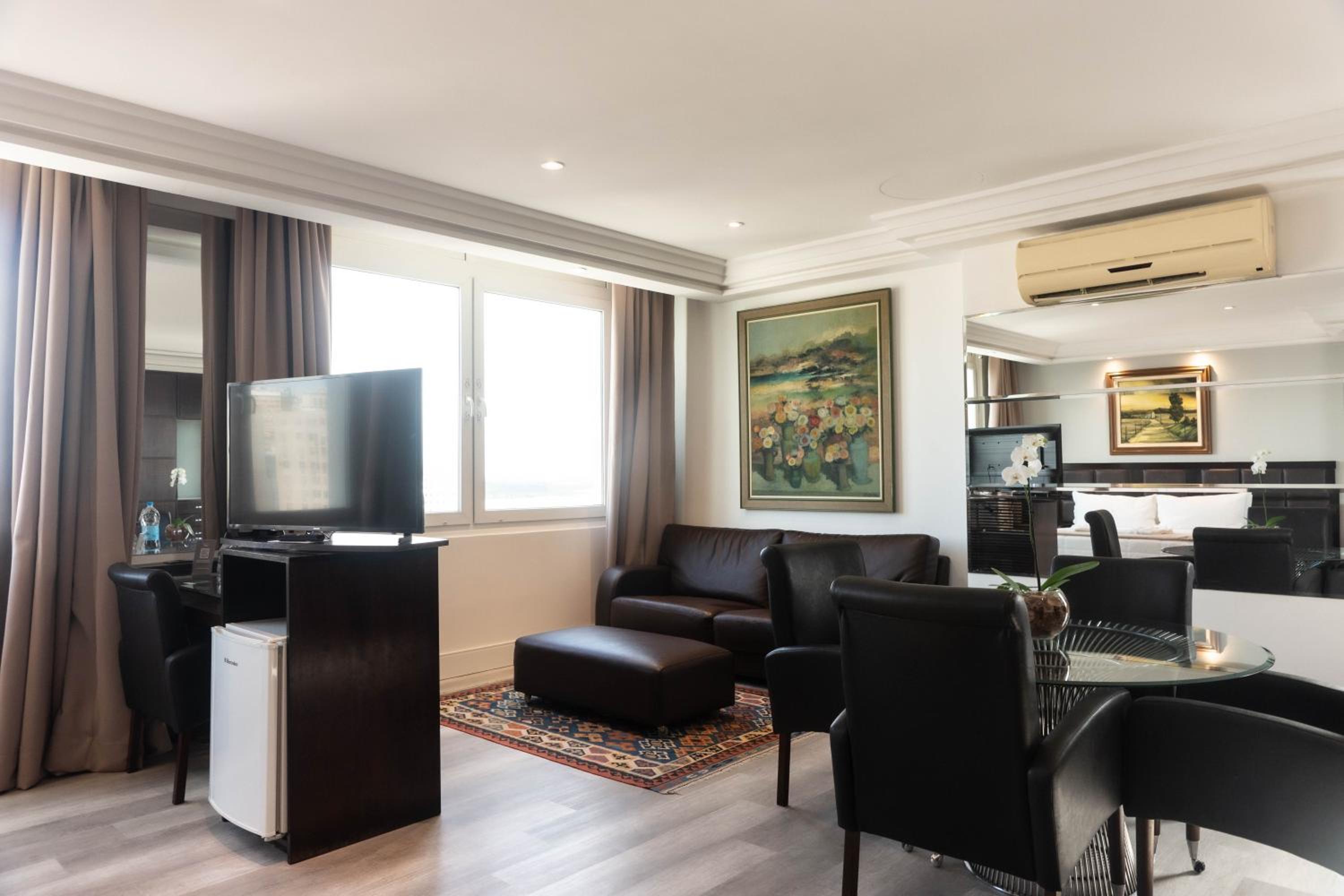 Executive Suite with Double Bed - Photo 39