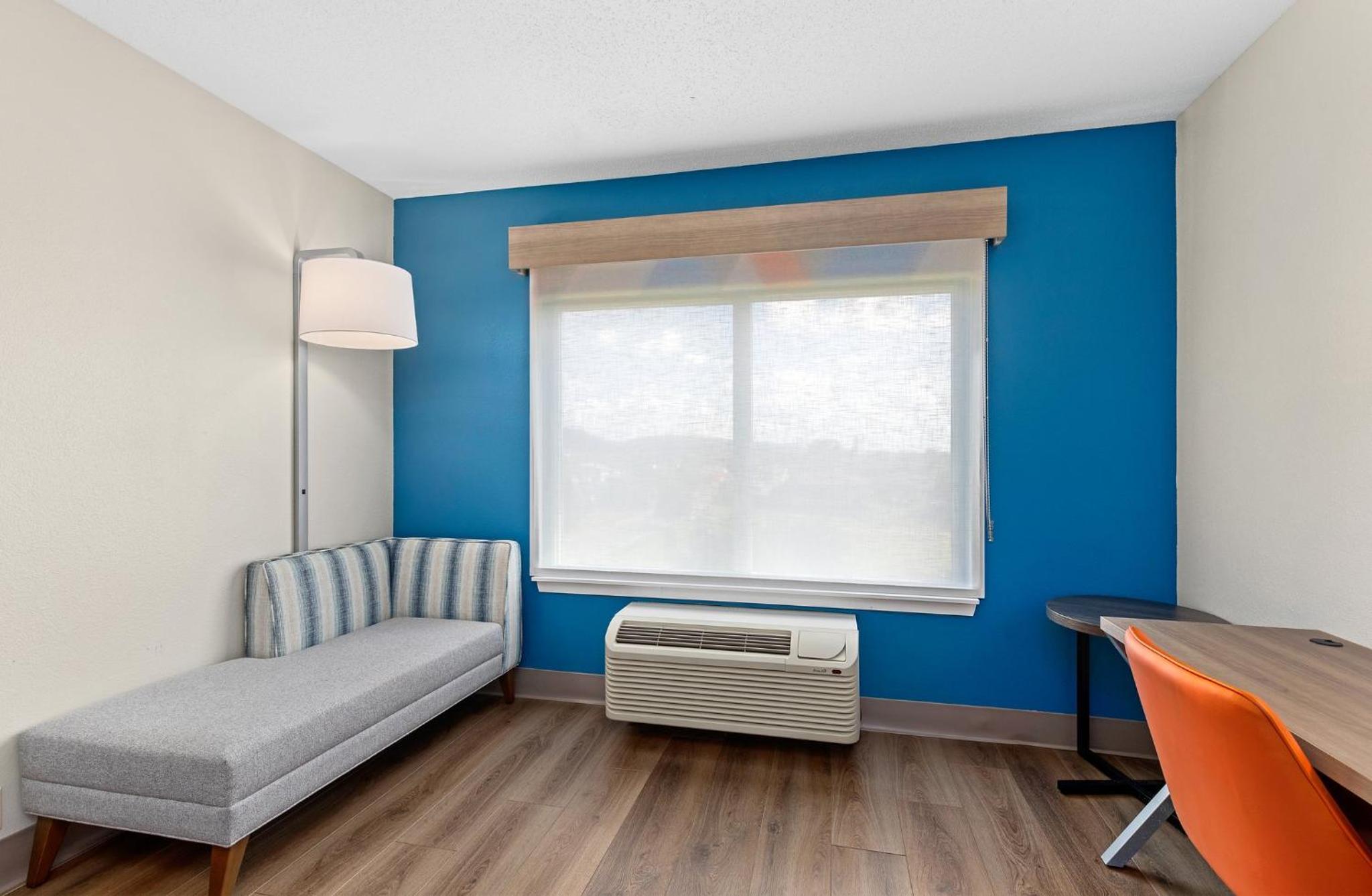 Standard King Room - Photo 3