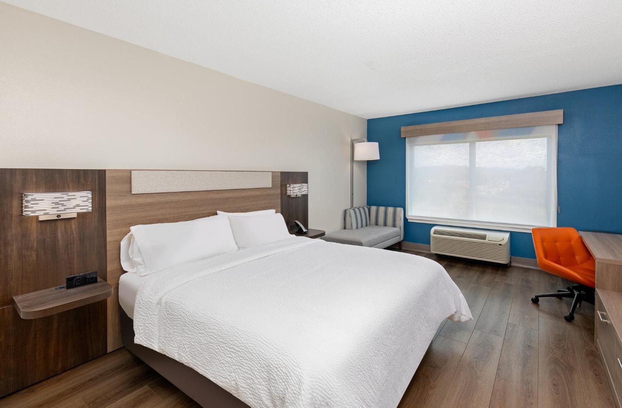 Standard King Room - Photo 4