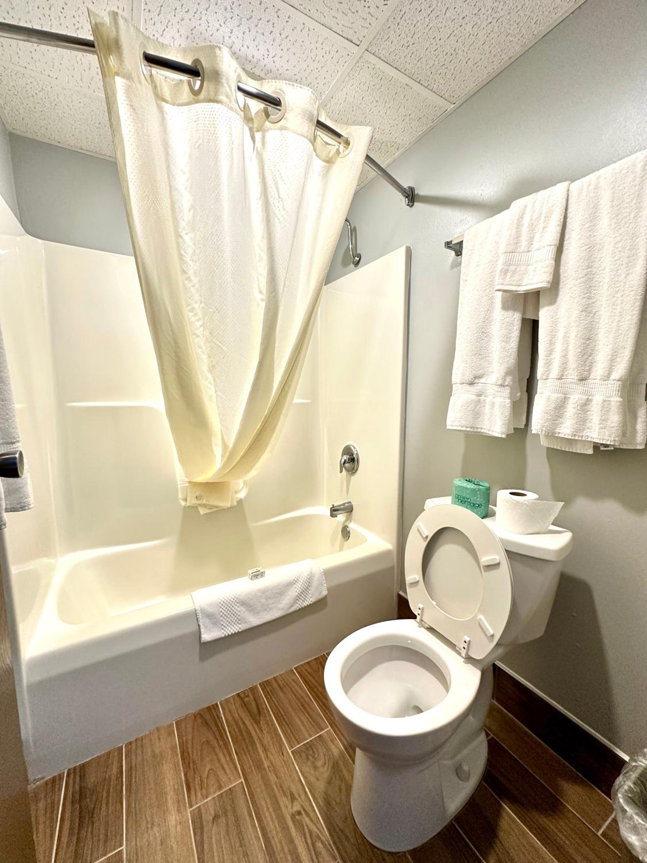 King Room - Non-Smoking - Photo 2