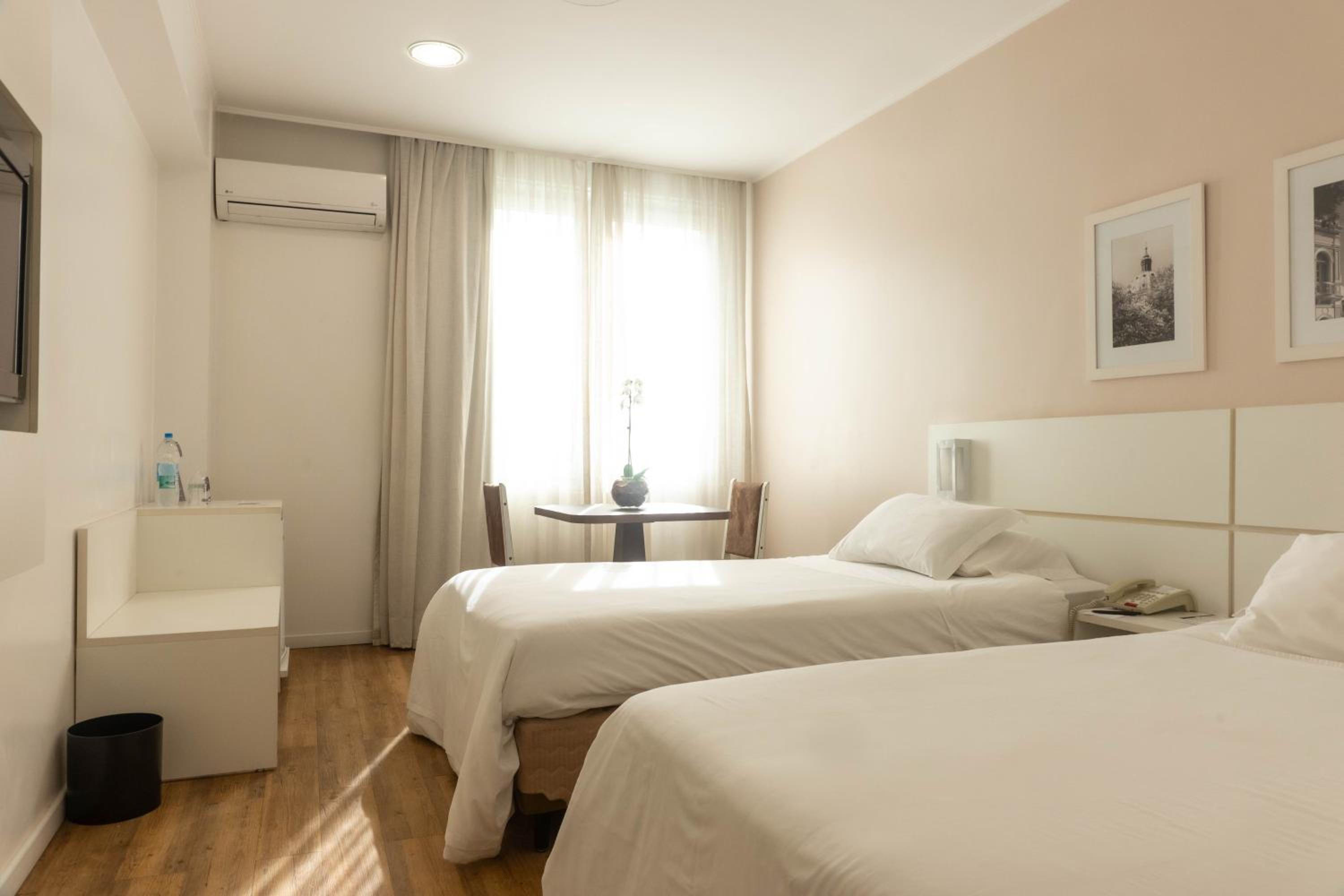 Standard Twin Room - Photo 6