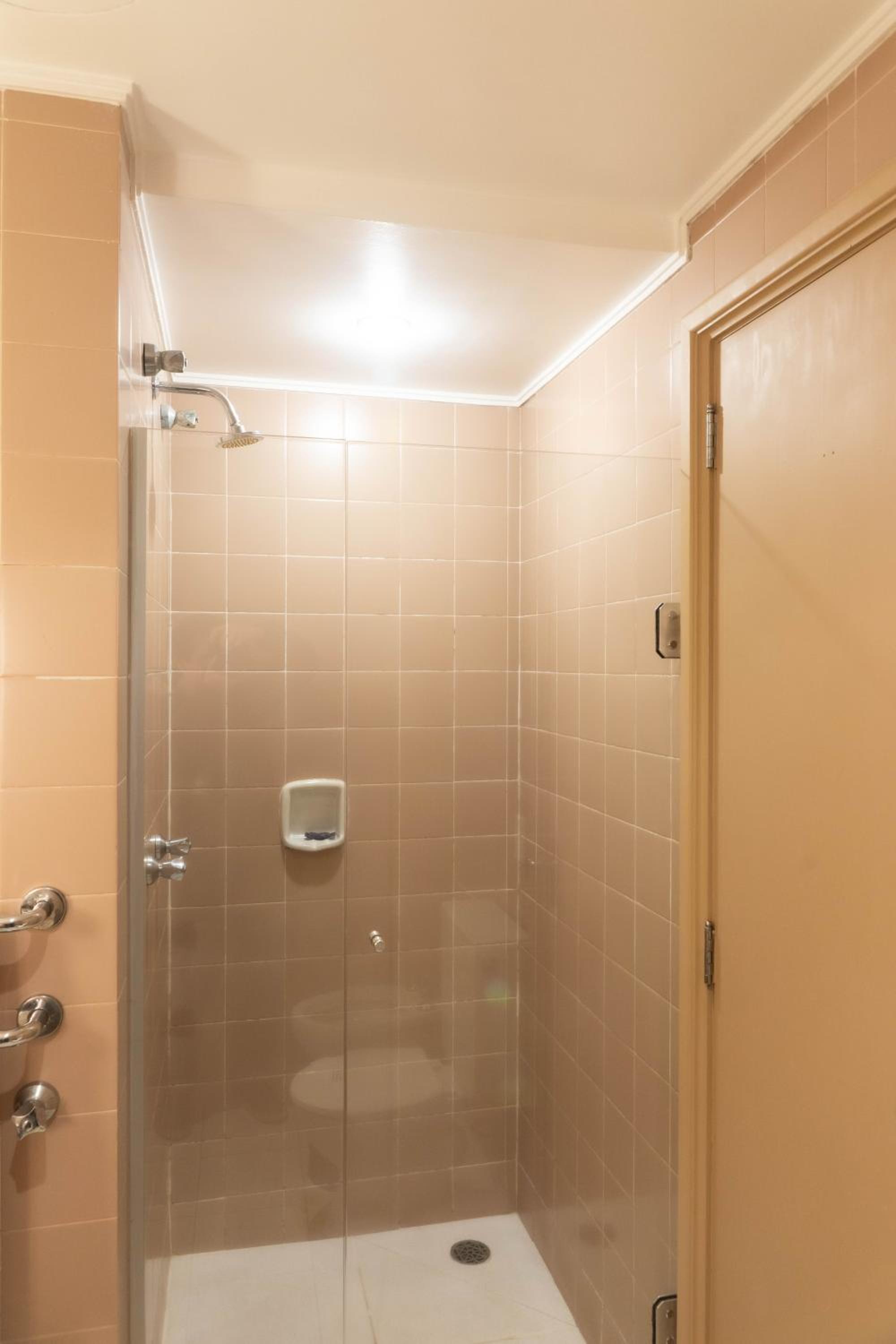 Standard Twin Room - Photo 8