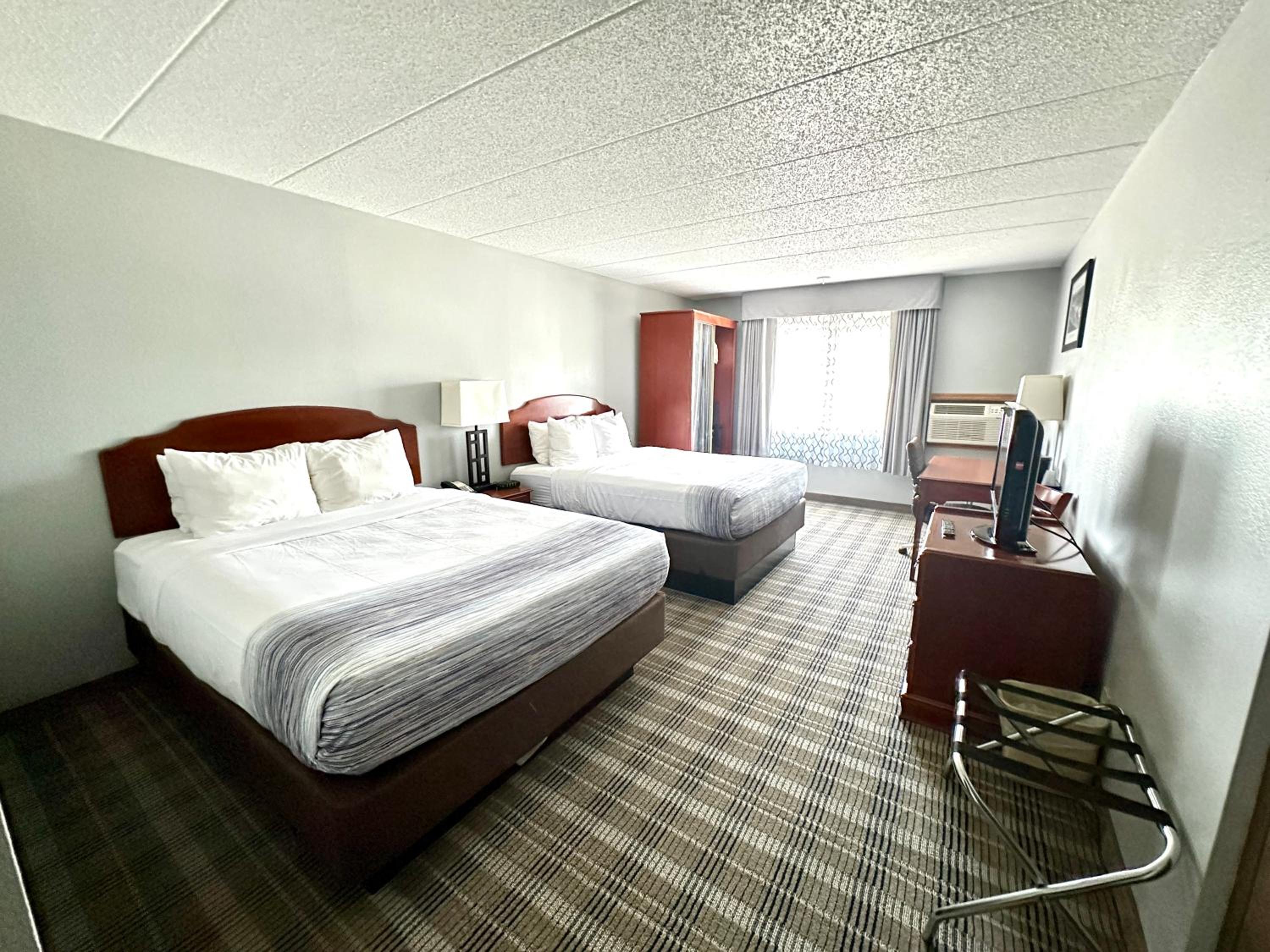 Queen Room with Two Queen Beds - Non-Smoking - Photo 1