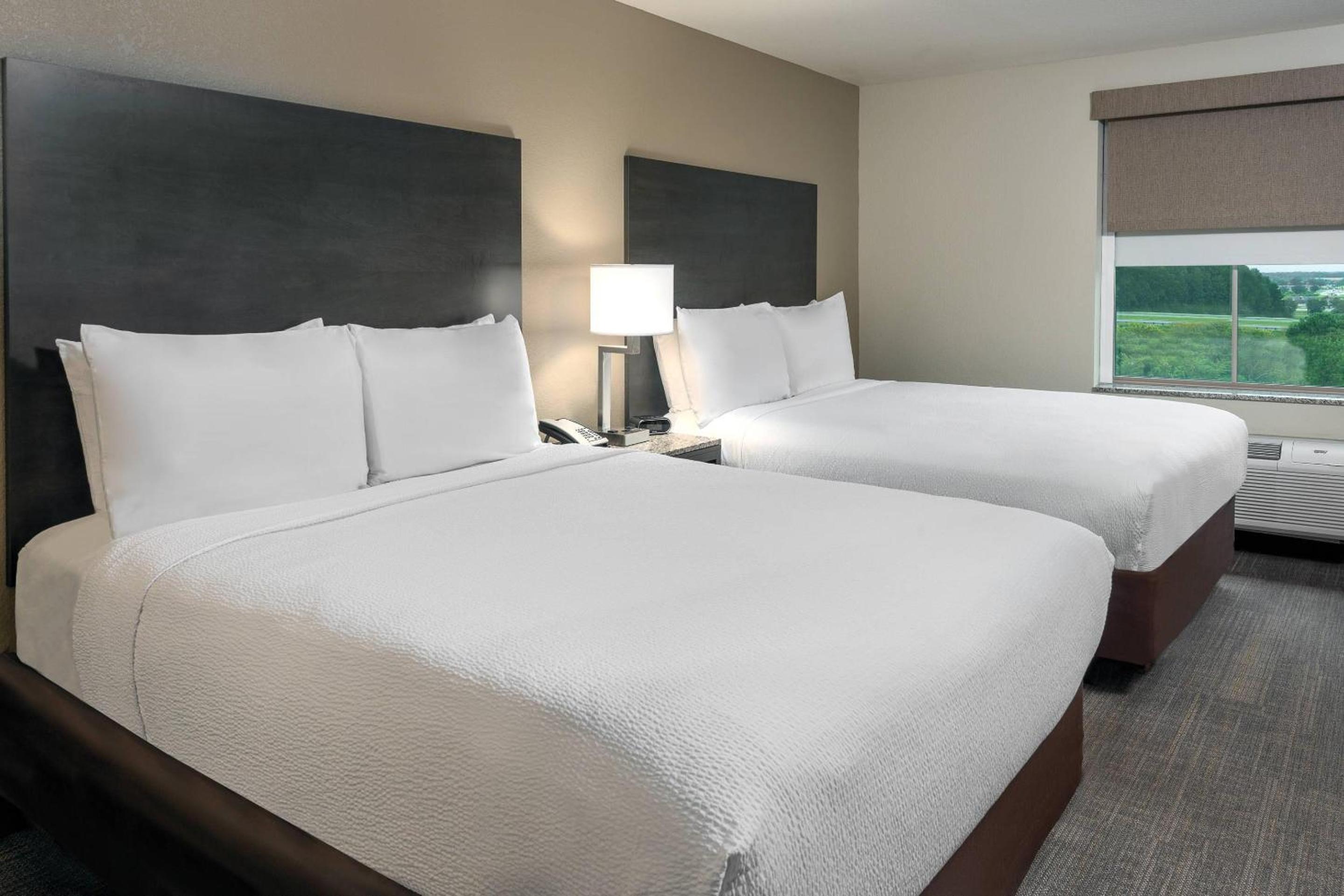 Queen Suite with Two Queen Beds and Sofa Bed - Non Smoking